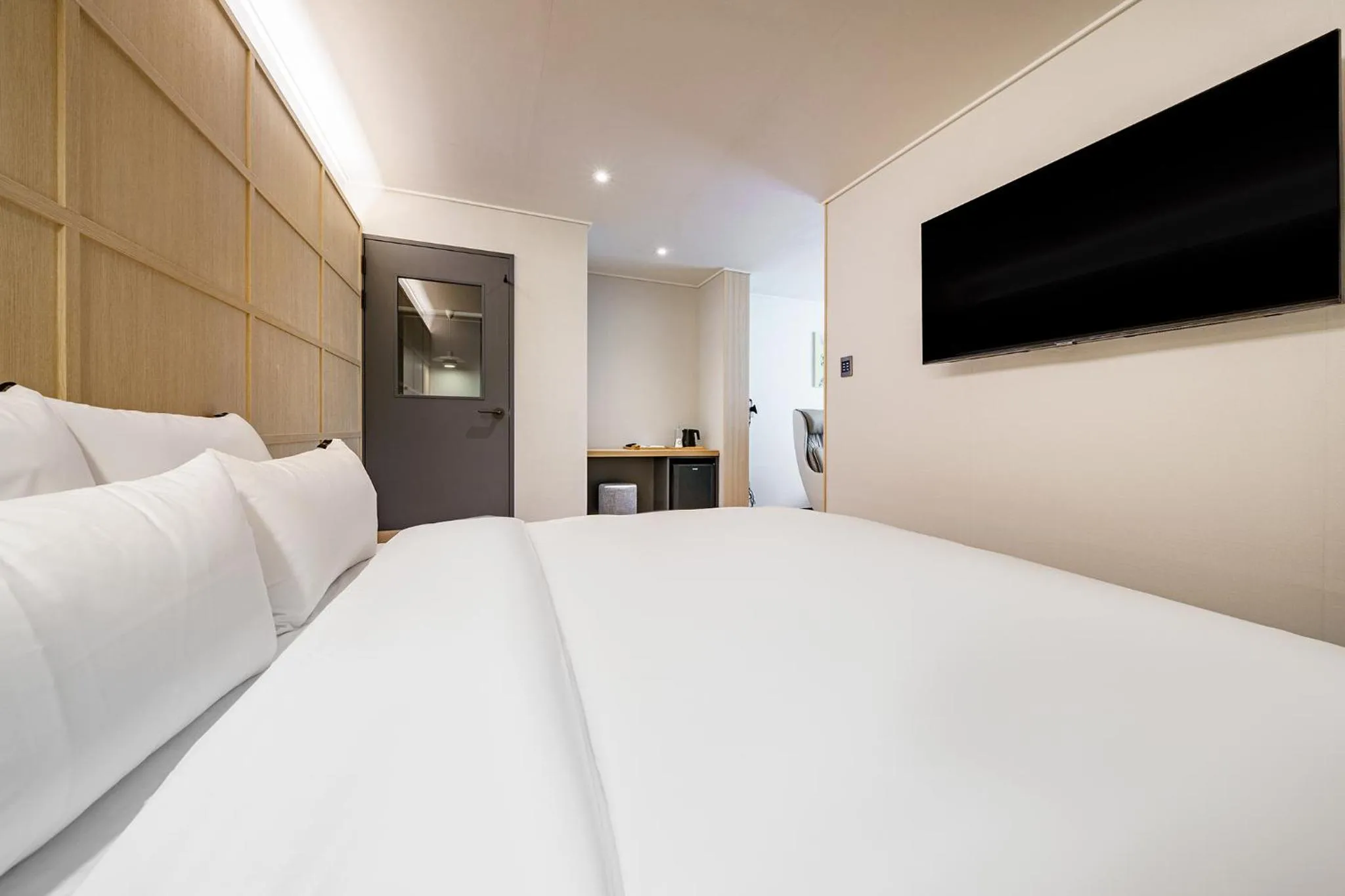 Bed in Browndot Samcheonpo