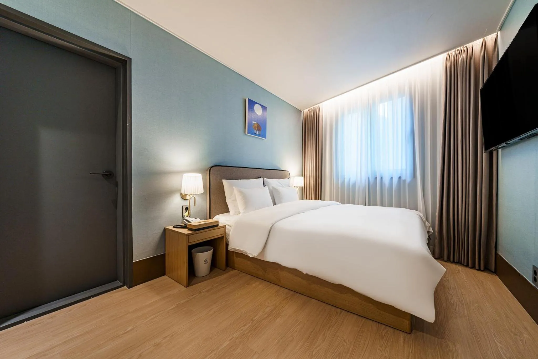 Bed in Browndot Samcheonpo