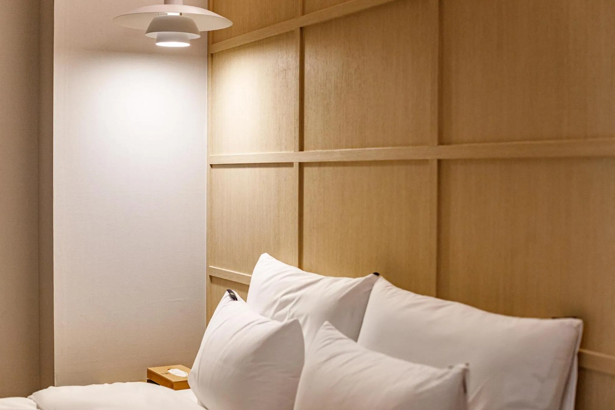 Bed in Browndot Samcheonpo