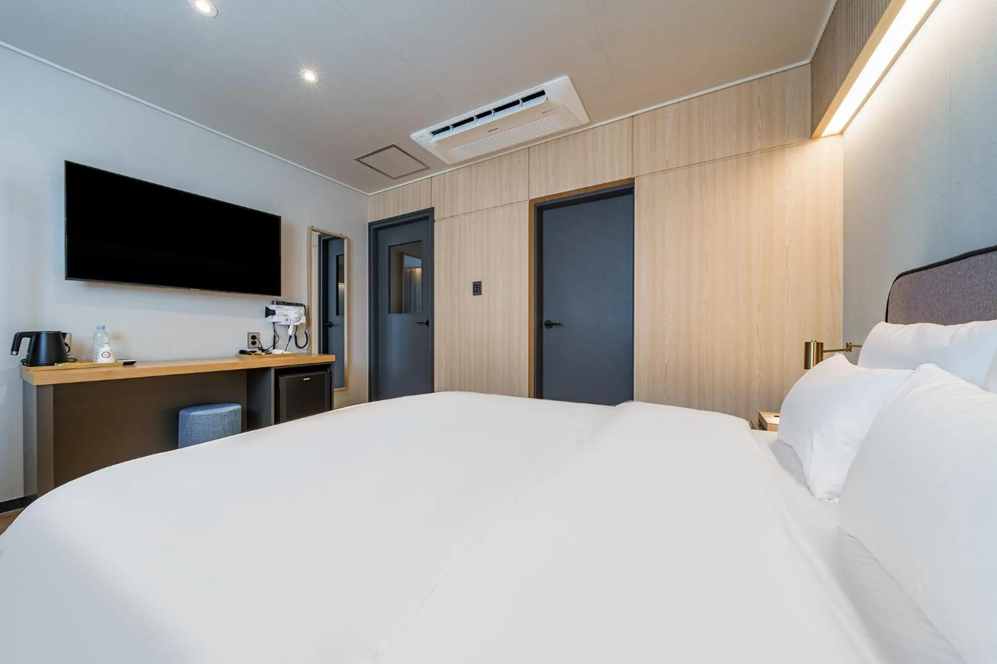 Bed in Browndot Samcheonpo