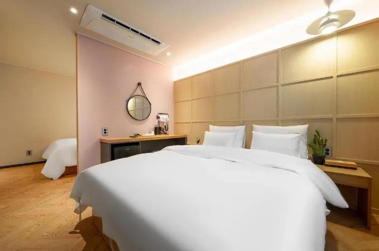 Bed in Browndot Samcheonpo