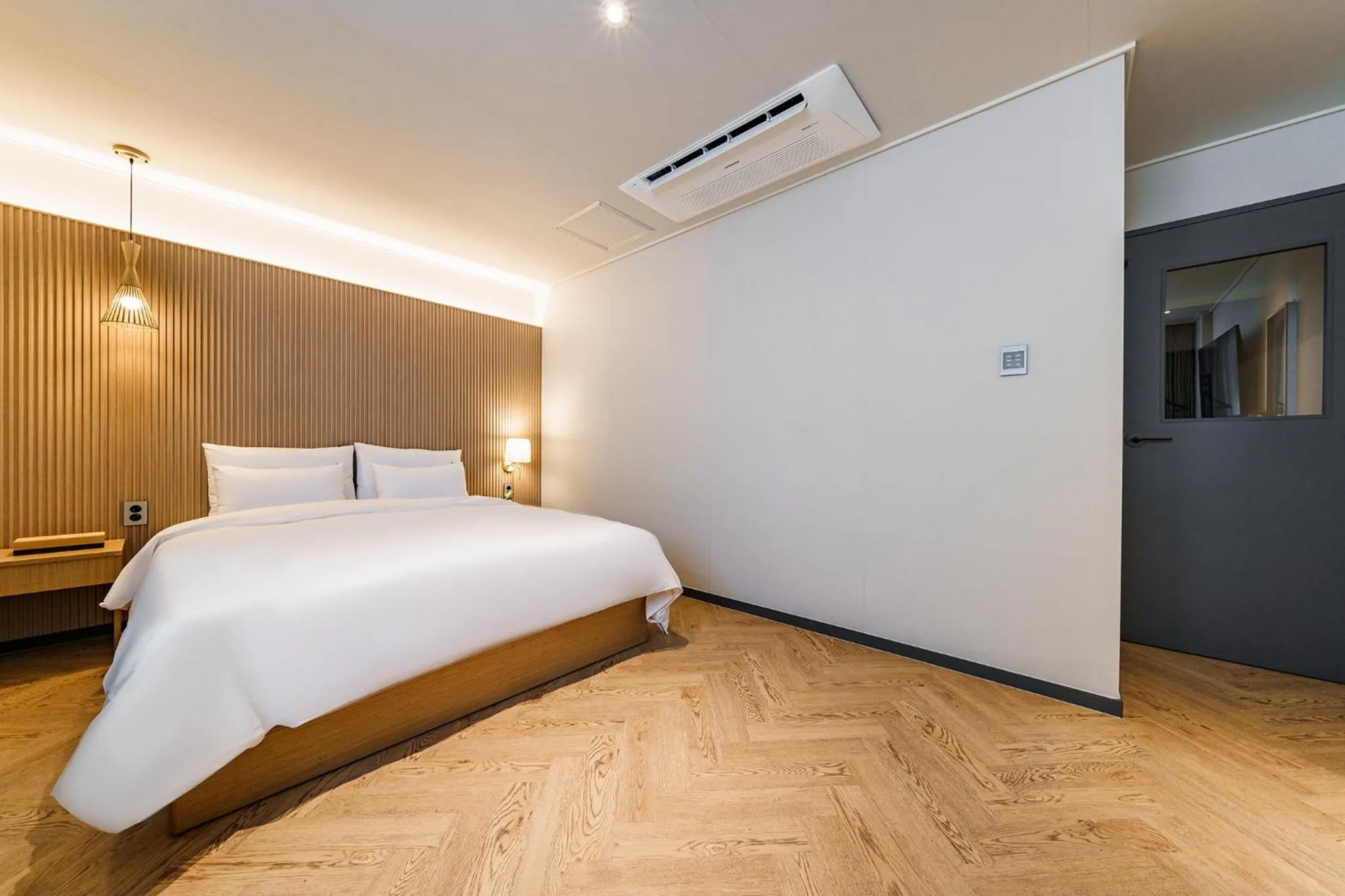 Bed in Browndot Samcheonpo