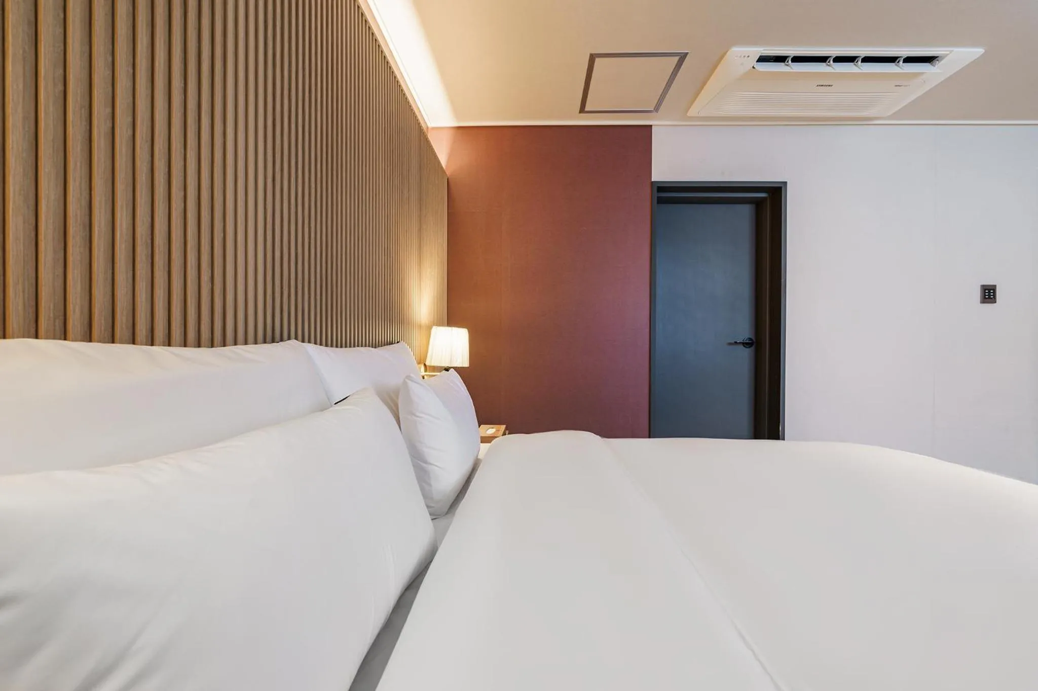 Bed in Browndot Samcheonpo