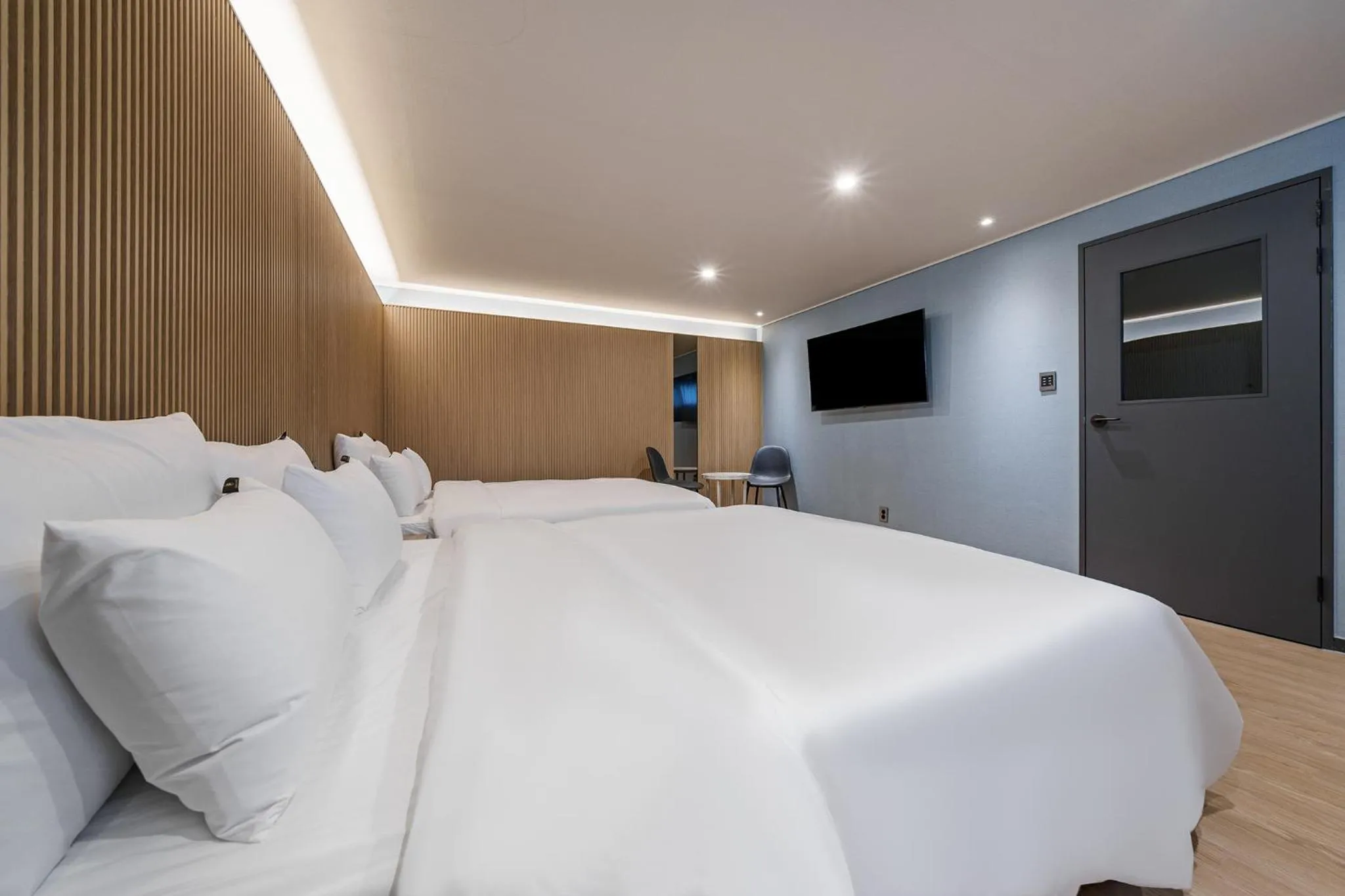 Bed in Browndot Samcheonpo