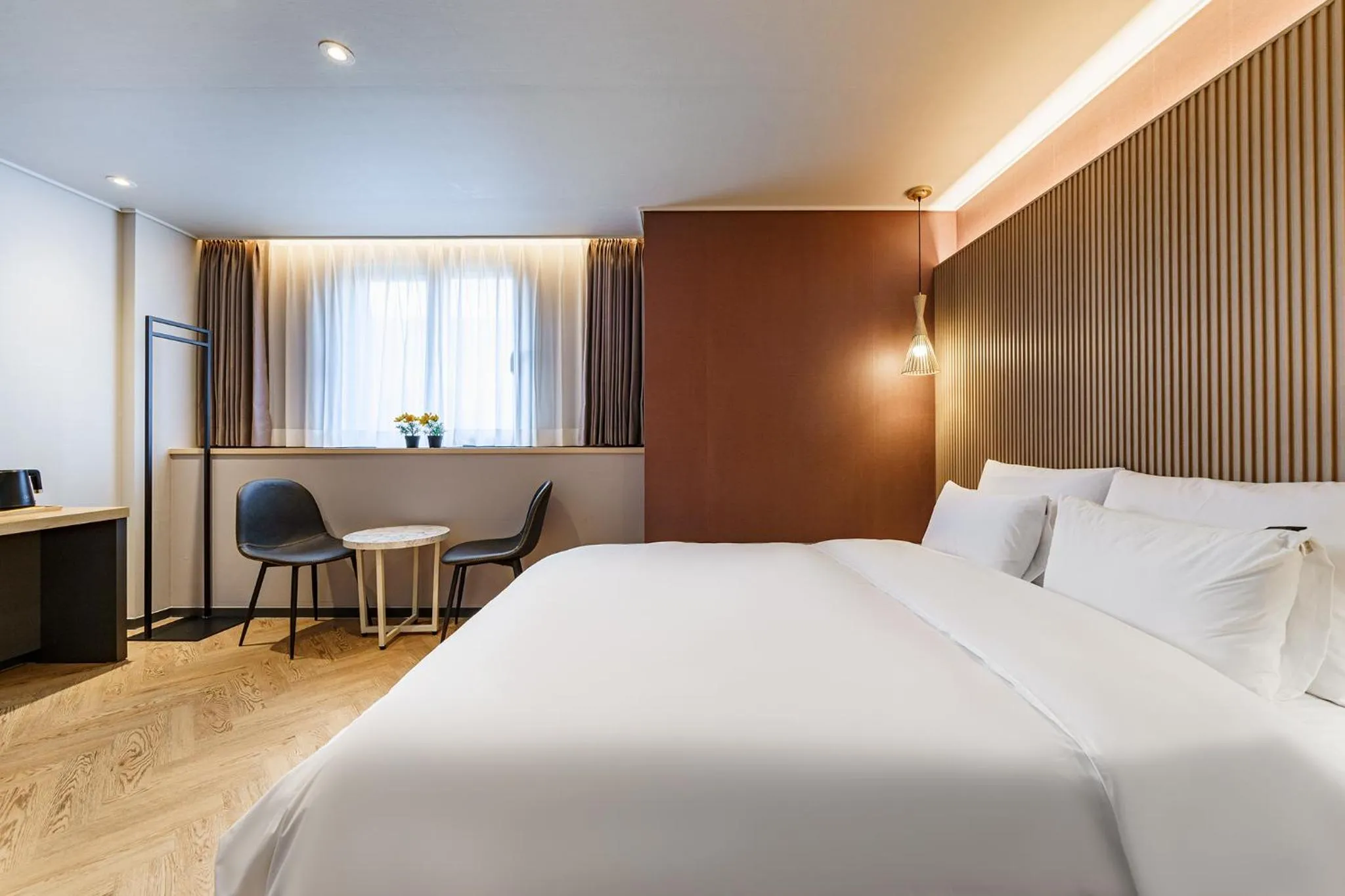 Bed in Browndot Samcheonpo