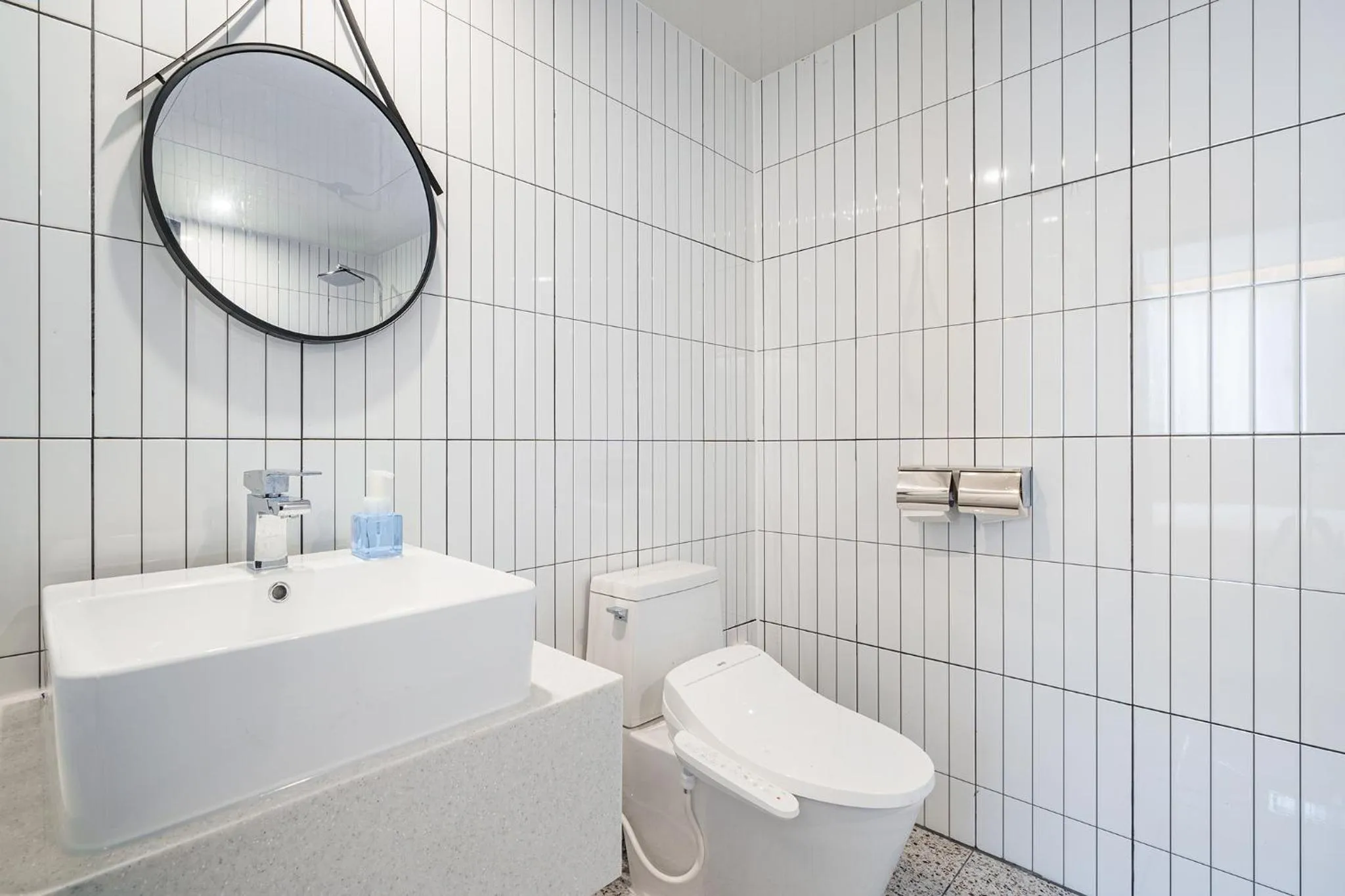 Shower in Browndot Samcheonpo