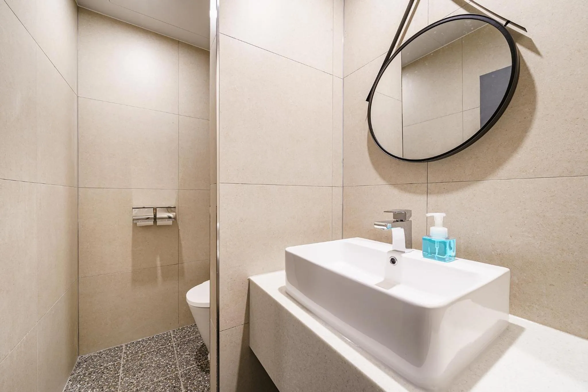 Shower in Browndot Samcheonpo