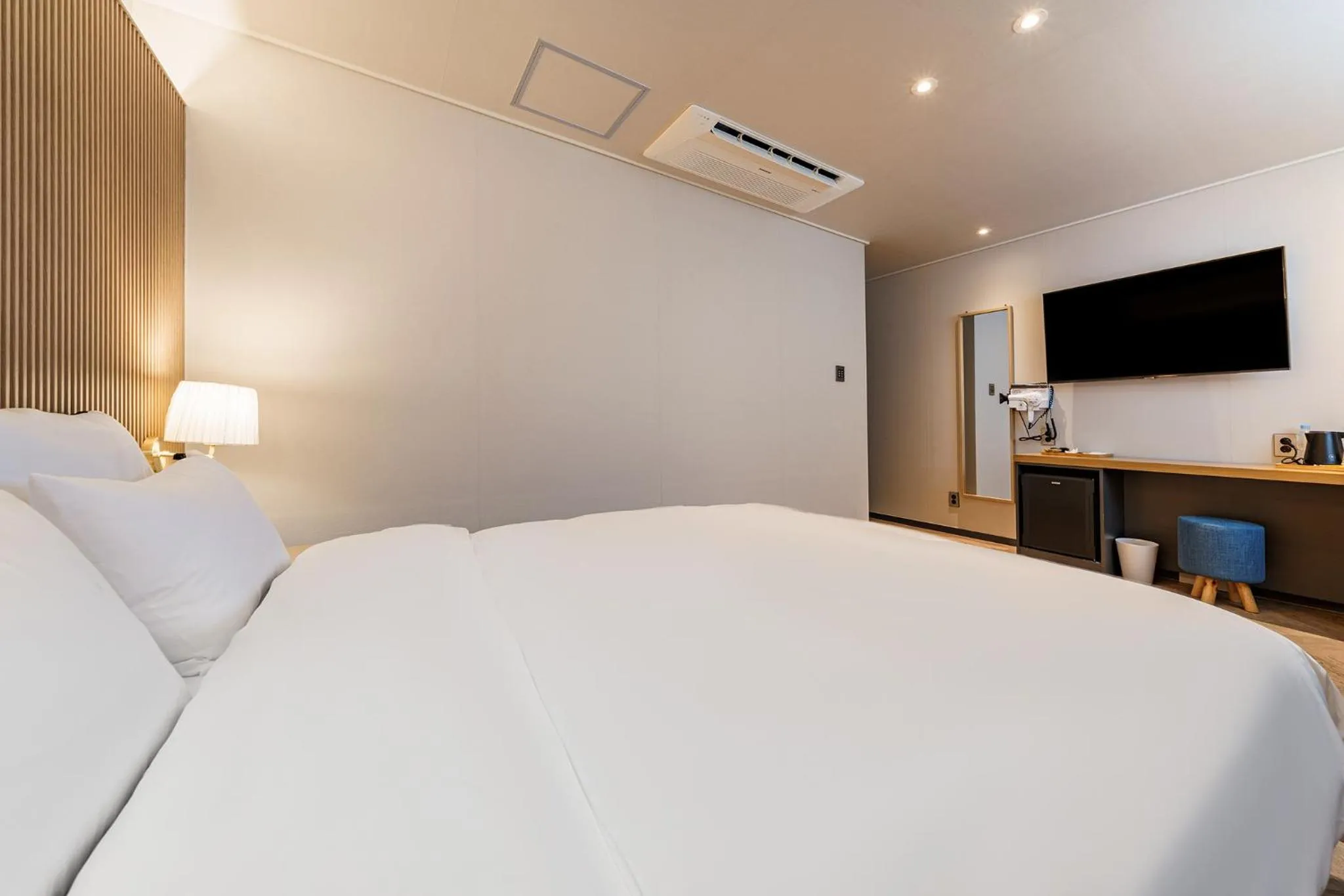 Bed in Browndot Samcheonpo