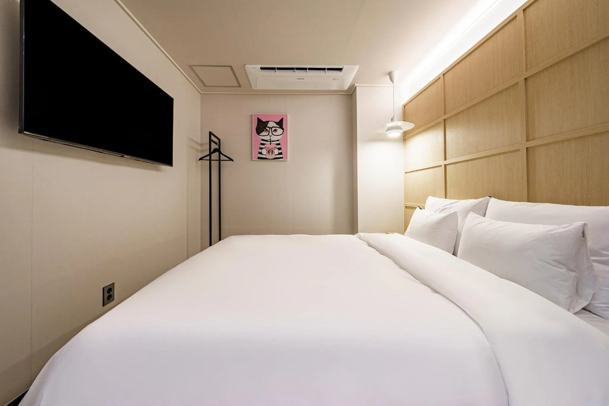 Bed in Browndot Samcheonpo