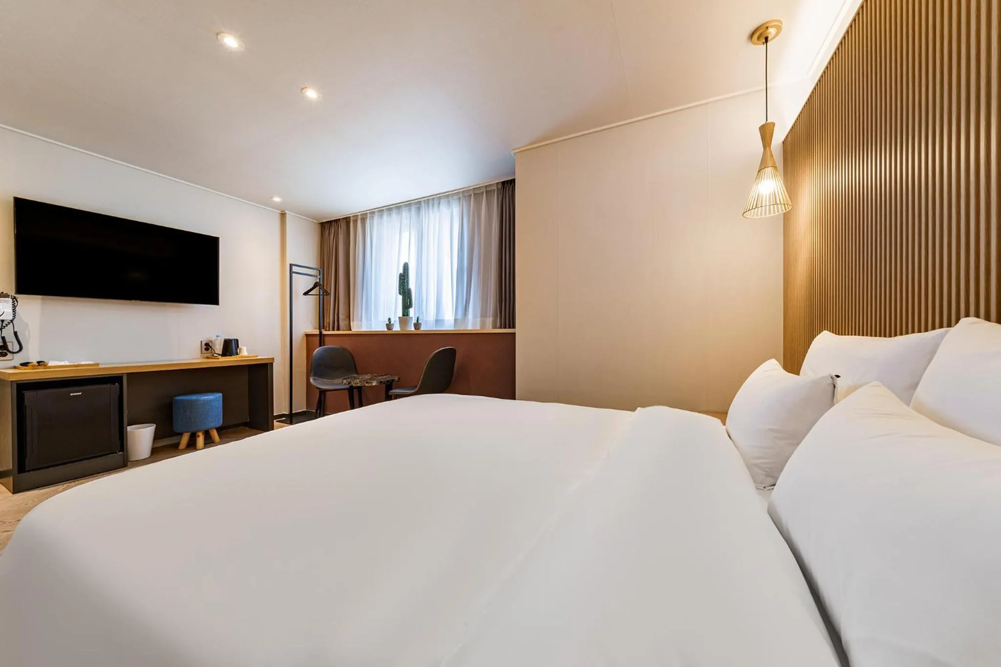 Bed in Browndot Samcheonpo