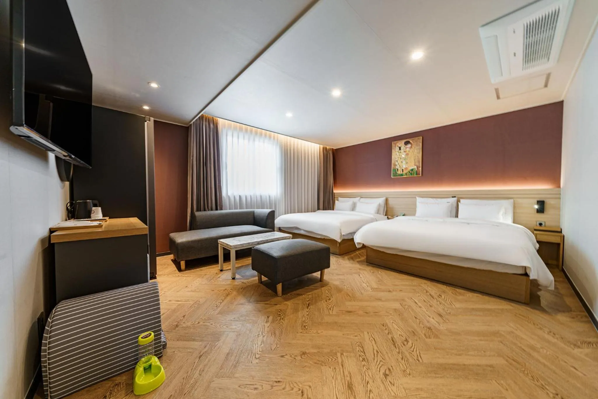 Bed in Browndot Samcheonpo