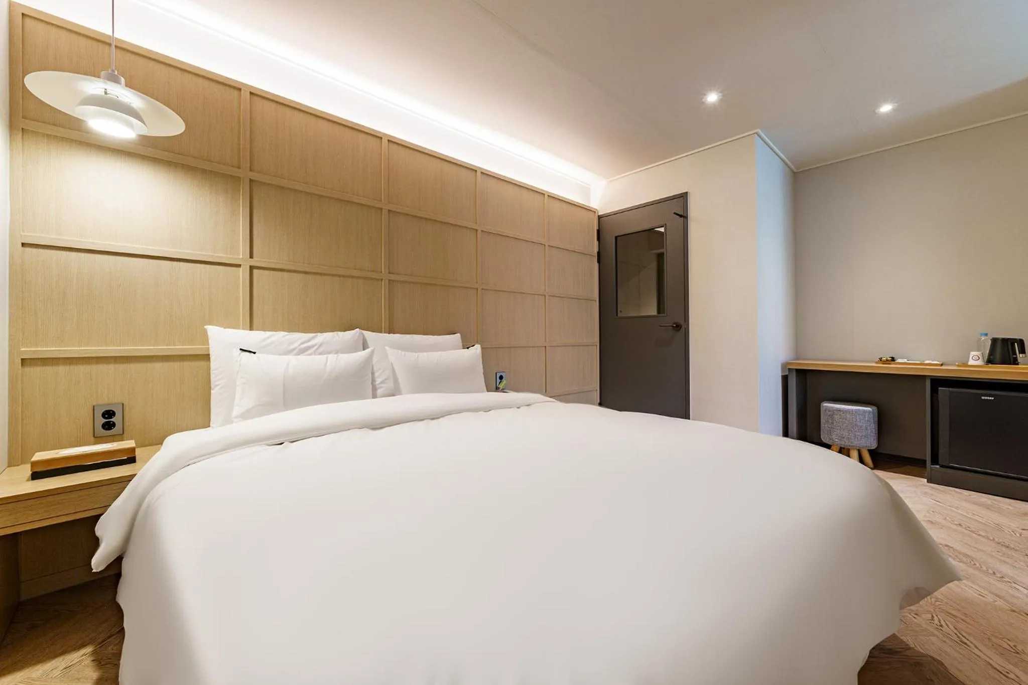 Bed in Browndot Samcheonpo