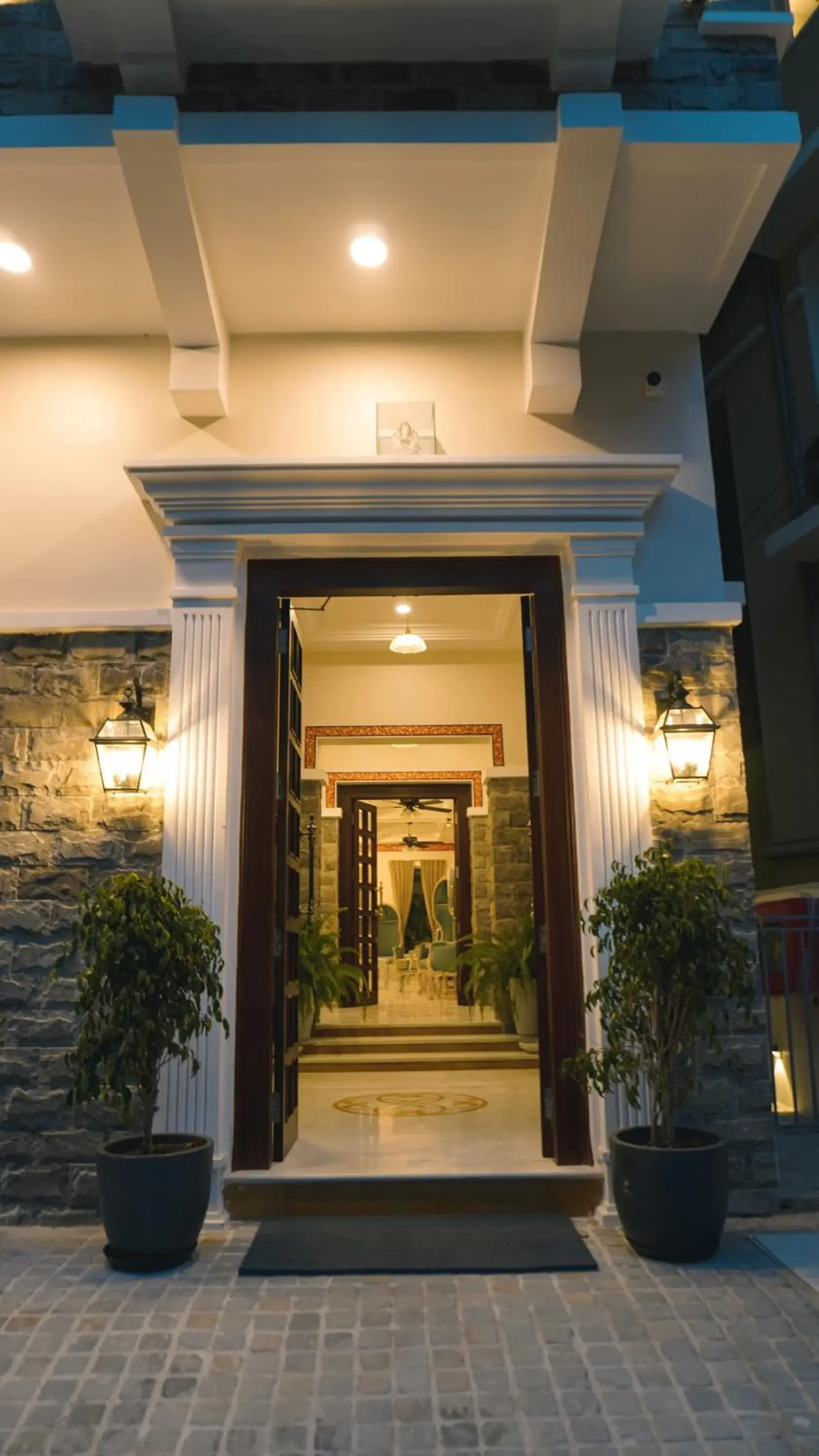 Property building in Hotel Naren Villa Property building in Hotel Naren Villa