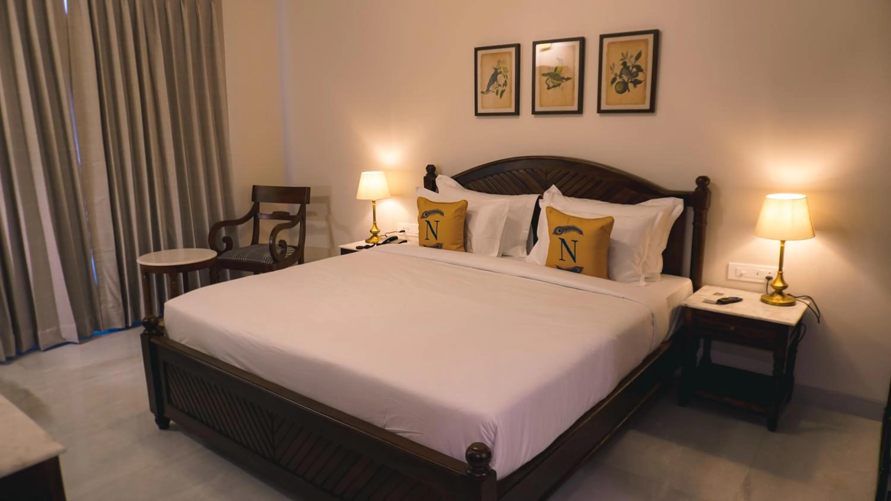 Bed in Hotel Naren Villa