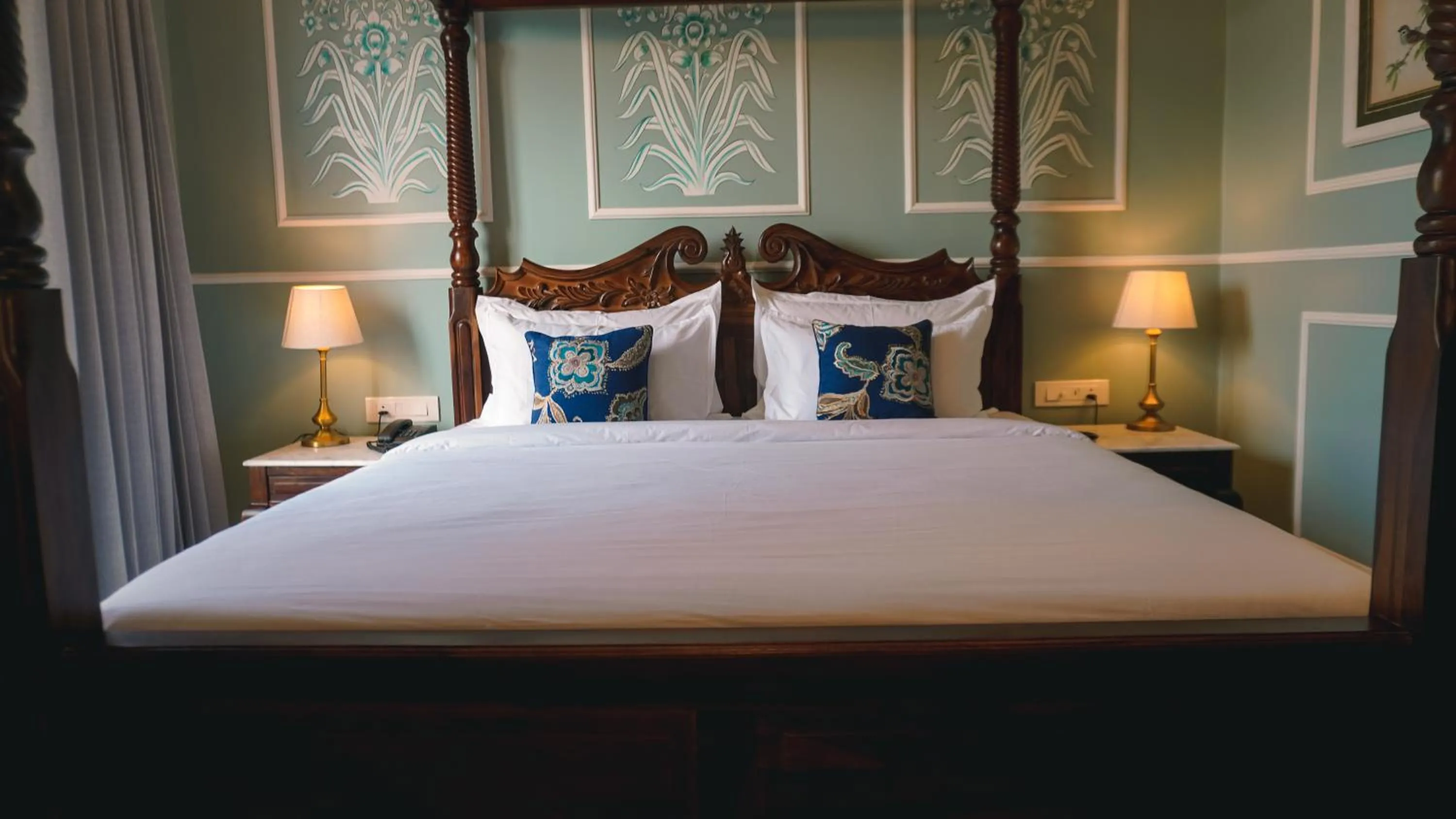 Bed in Hotel Naren Villa