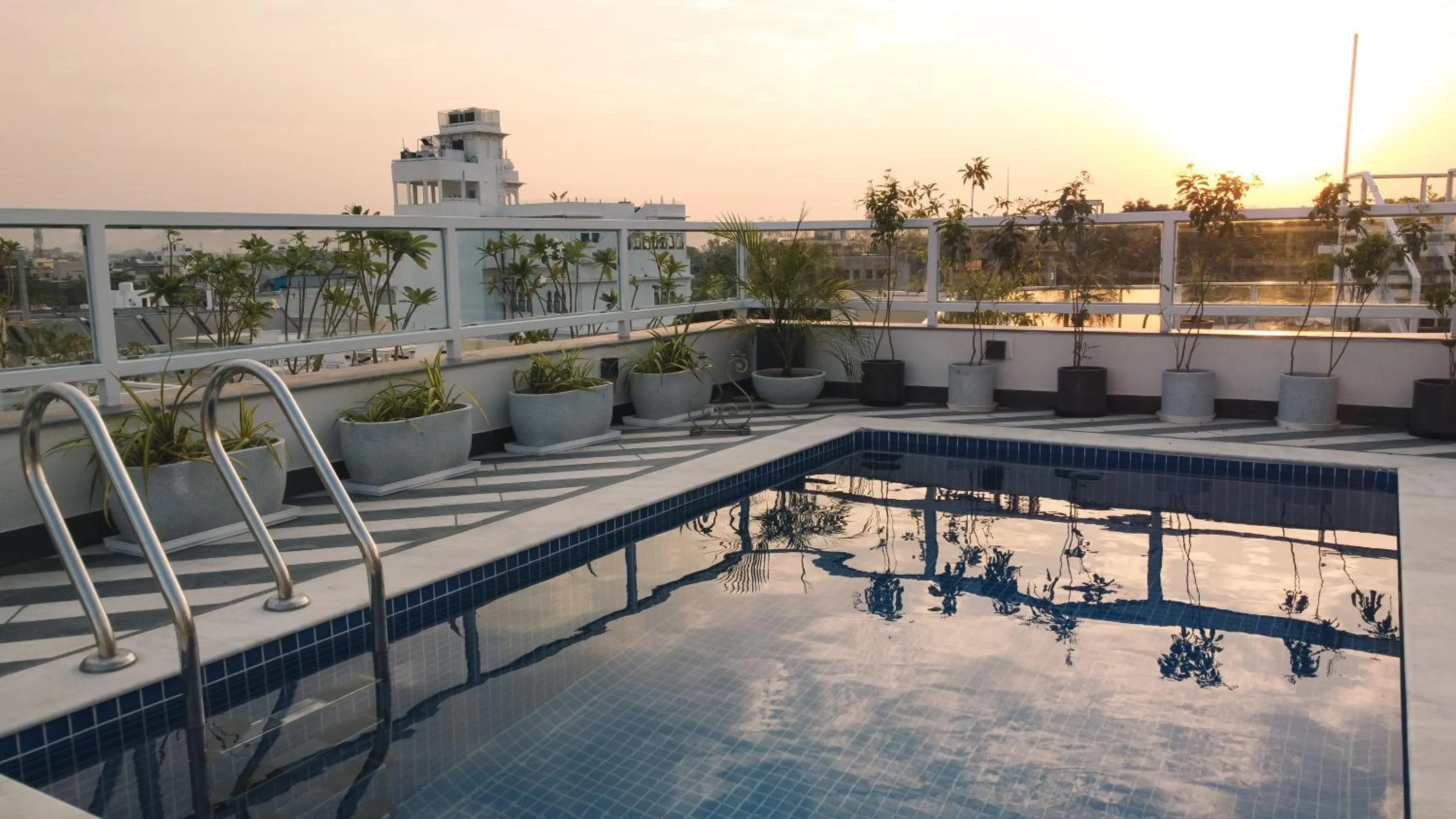 Day in Hotel Naren Villa