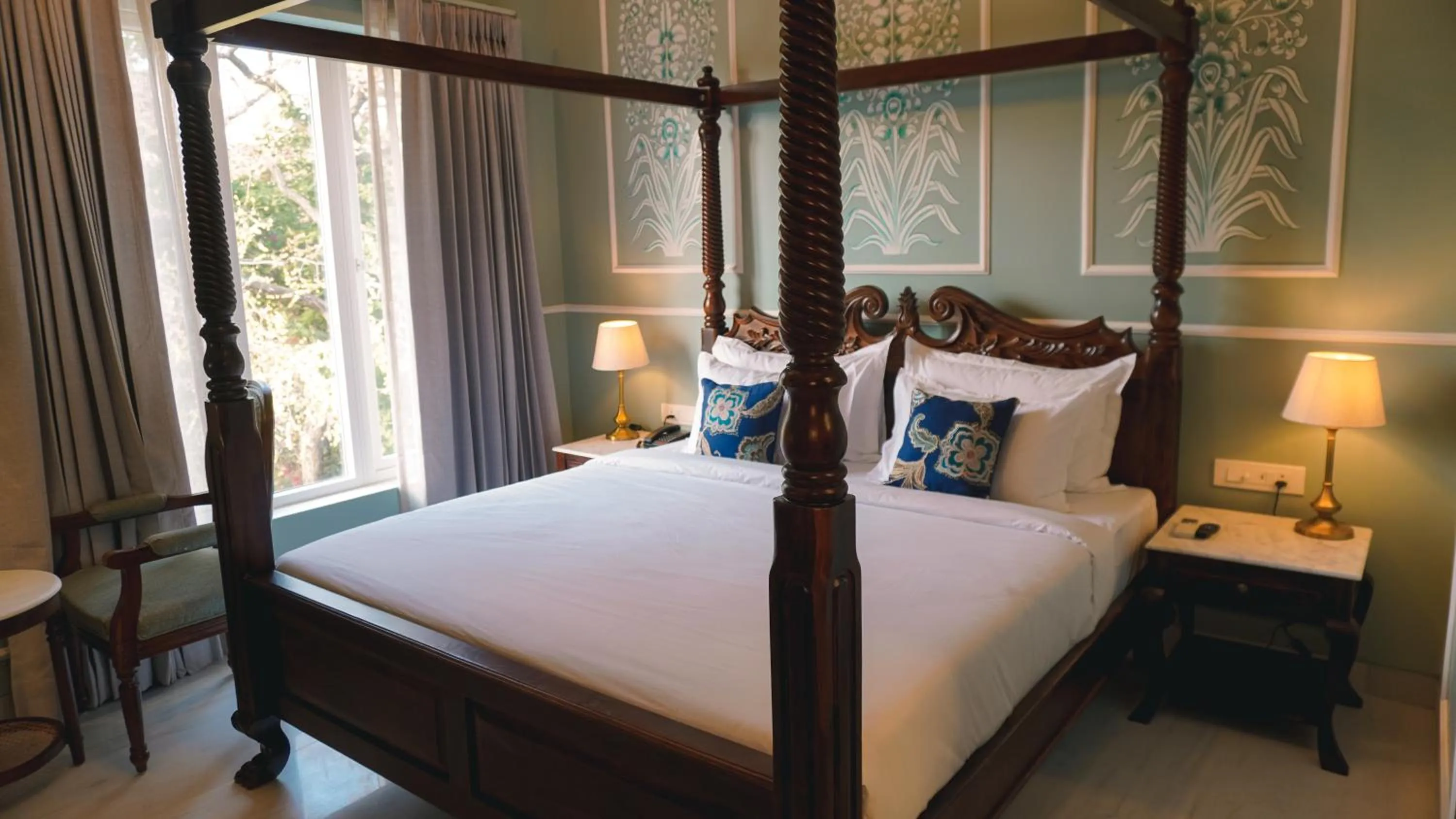 Bed in Hotel Naren Villa