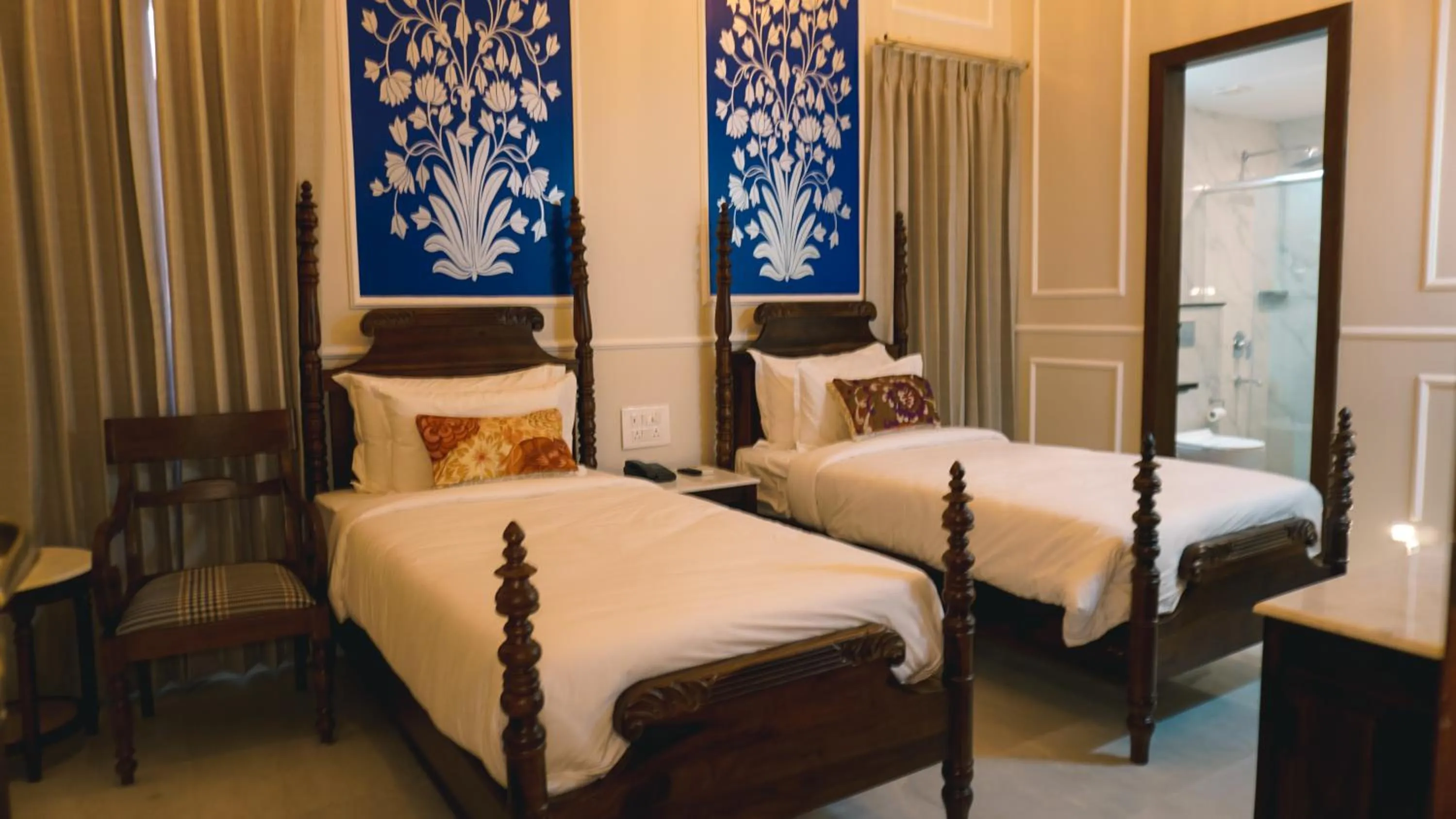 Bed in Hotel Naren Villa