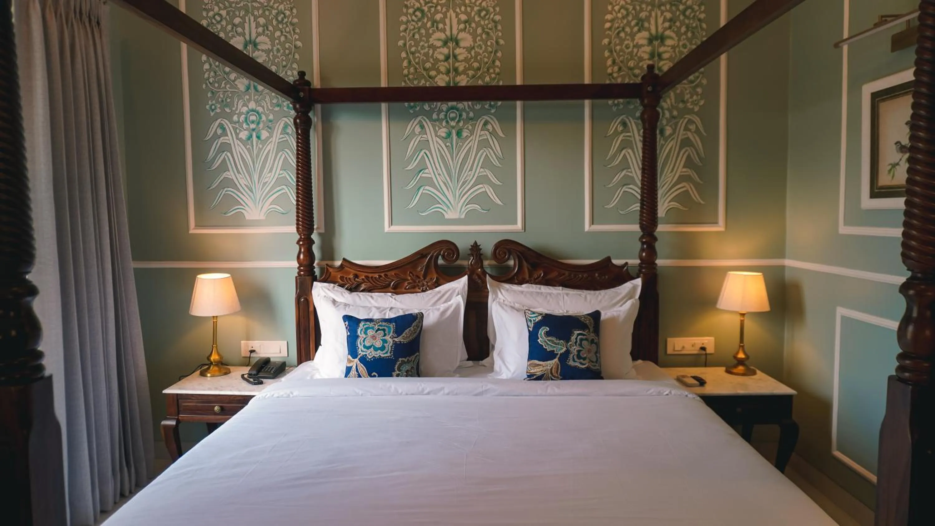 Bed in Hotel Naren Villa