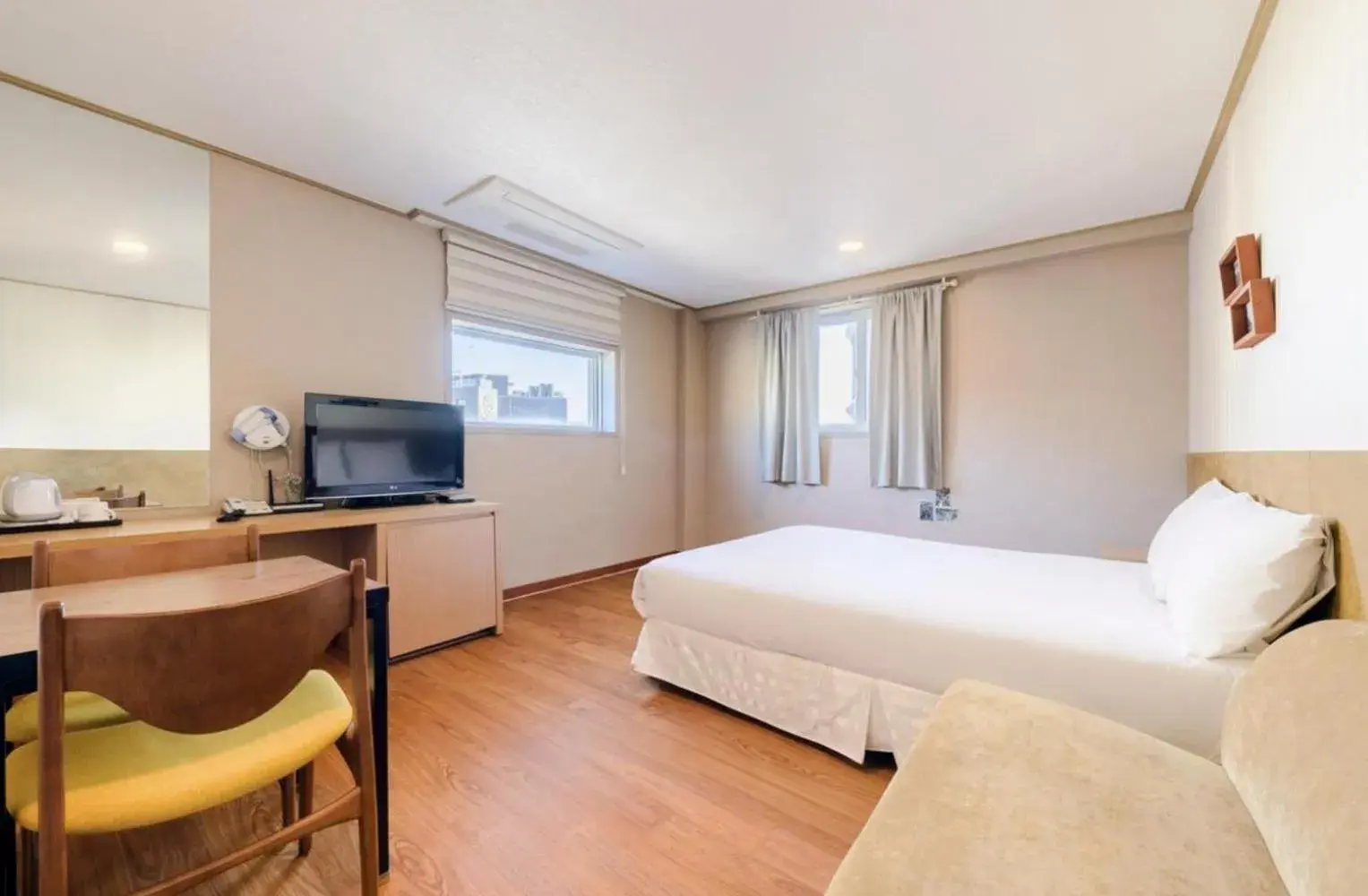 Standard Double Room in Pine Hill Hotel Standard Double Room in Pine Hill Hotel