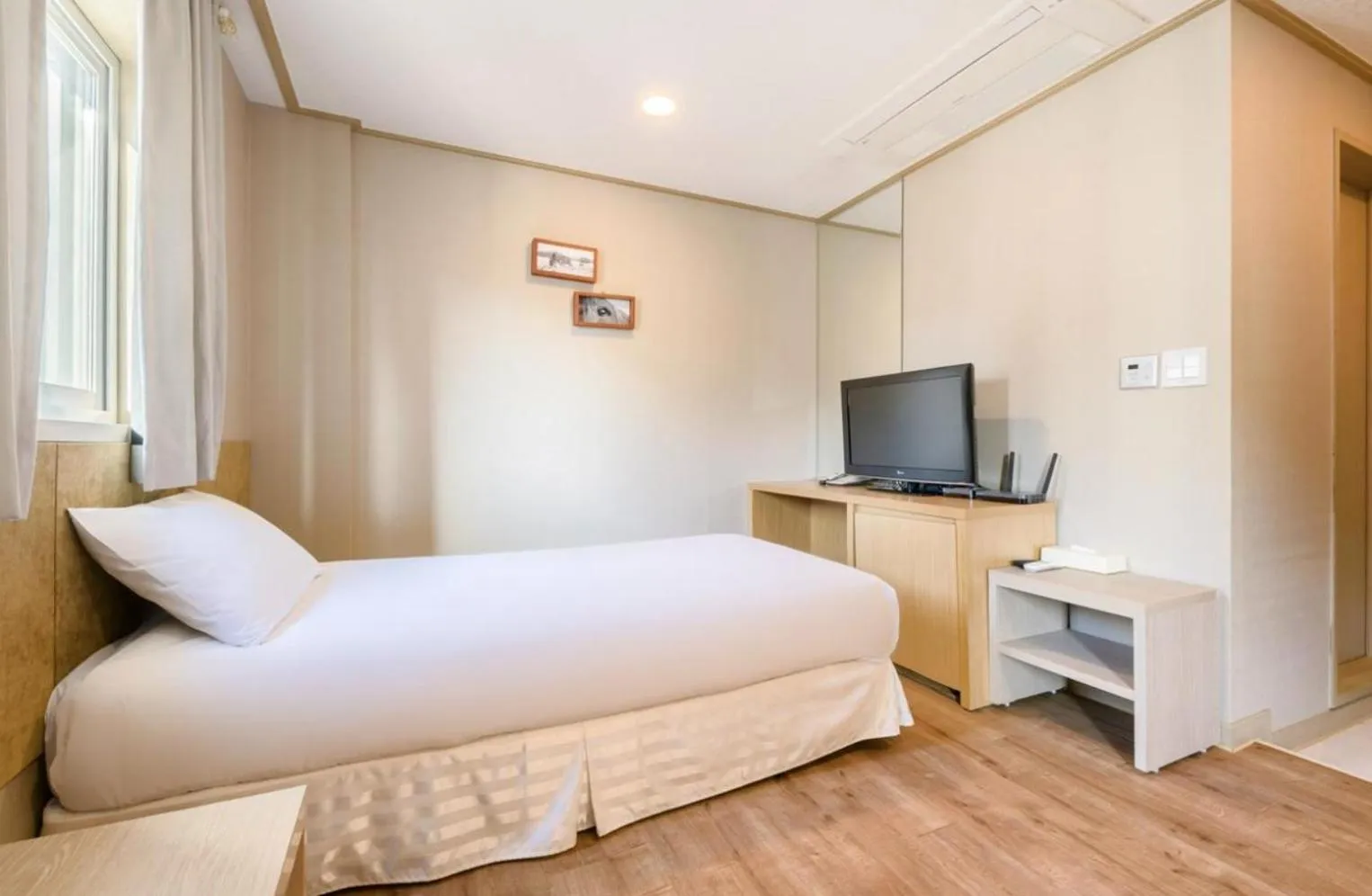 Bed in Pine Hill Hotel