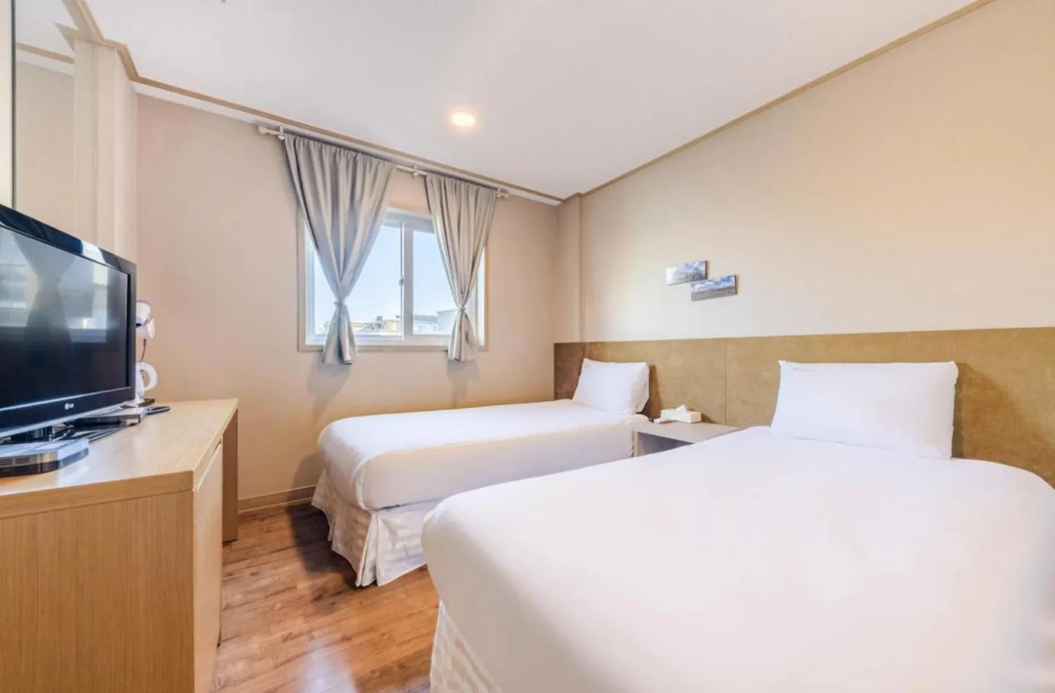 Bed in Pine Hill Hotel