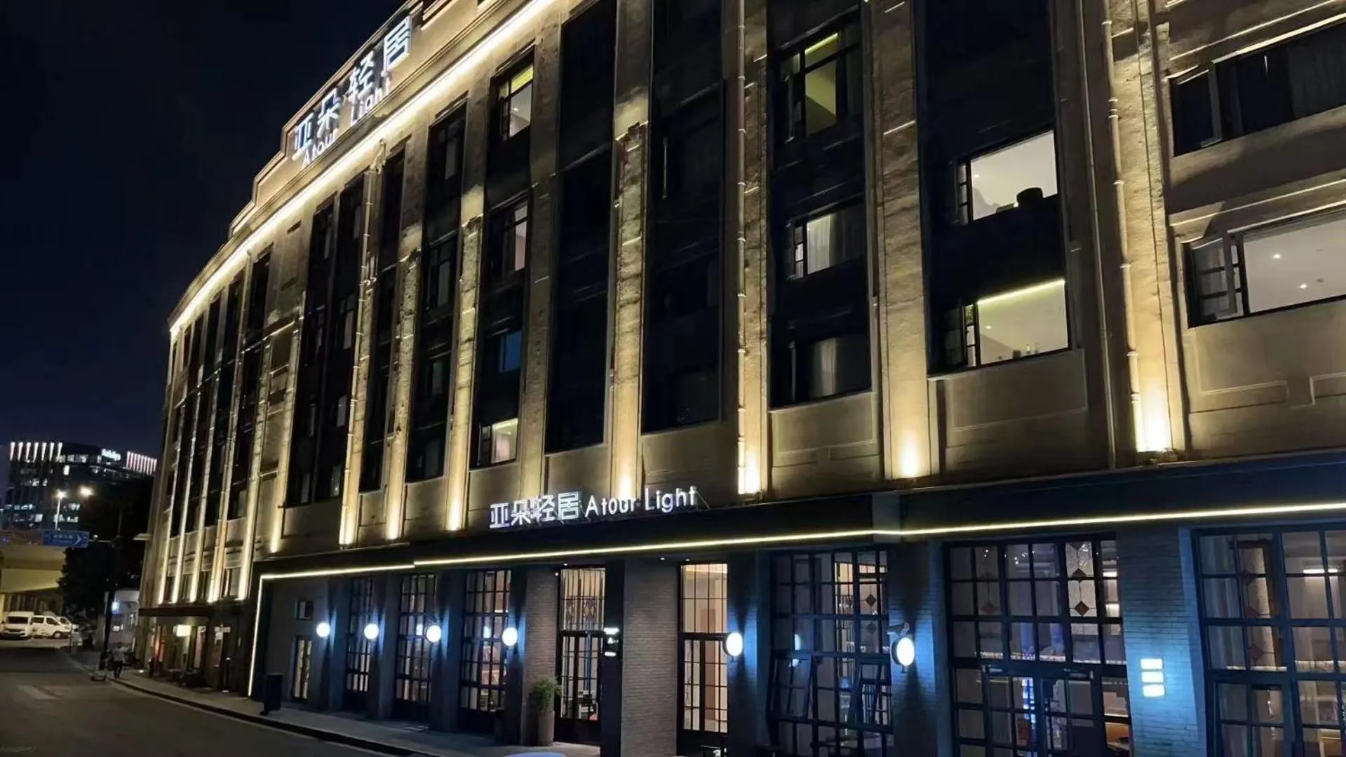 Property building in Atour Light Hotel Shanghai Jing'an Natural History Museum, Suzhou River Bank