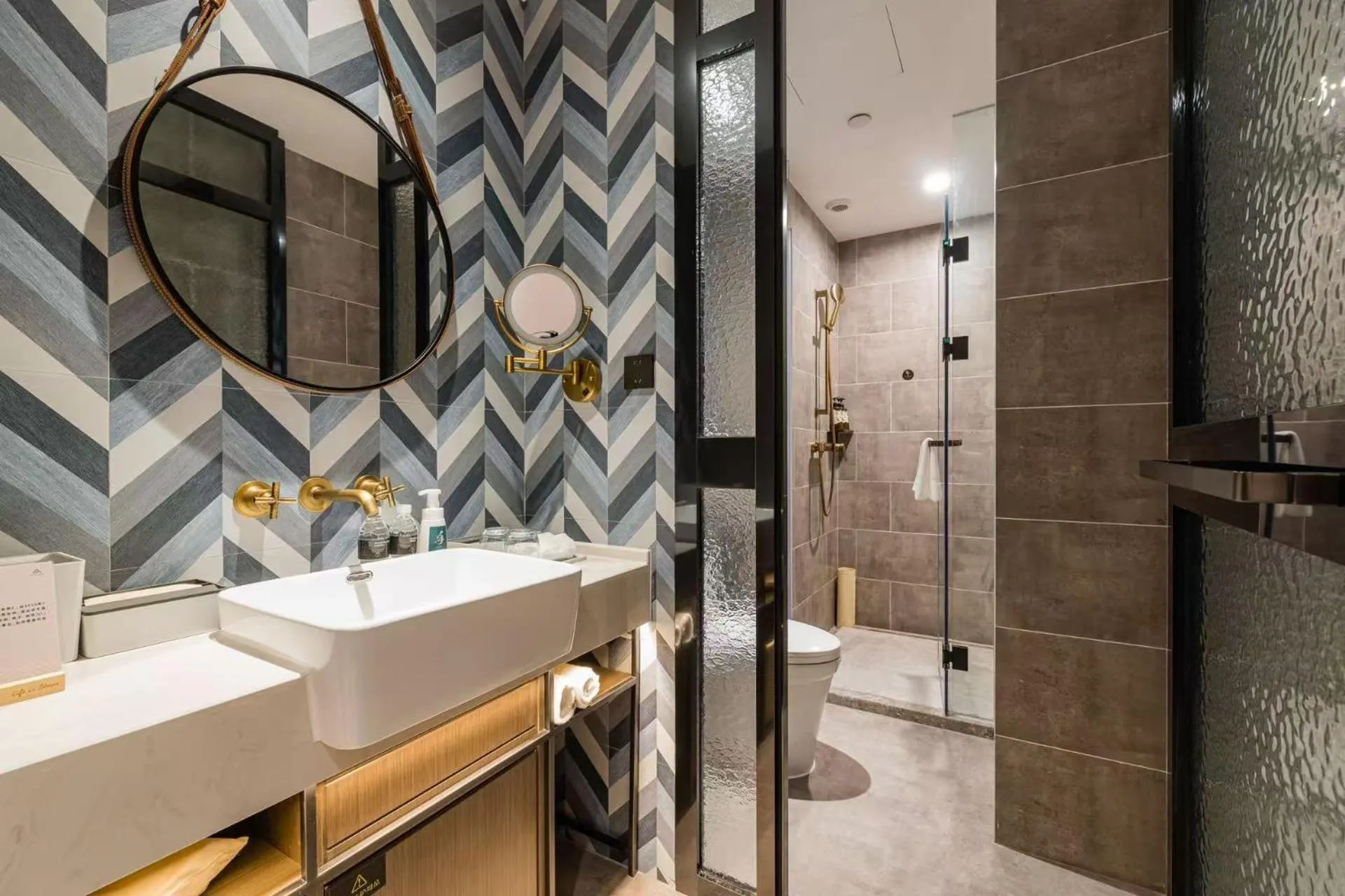 Toilet in Atour Light Hotel Shanghai Jing'an Natural History Museum, Suzhou River Bank