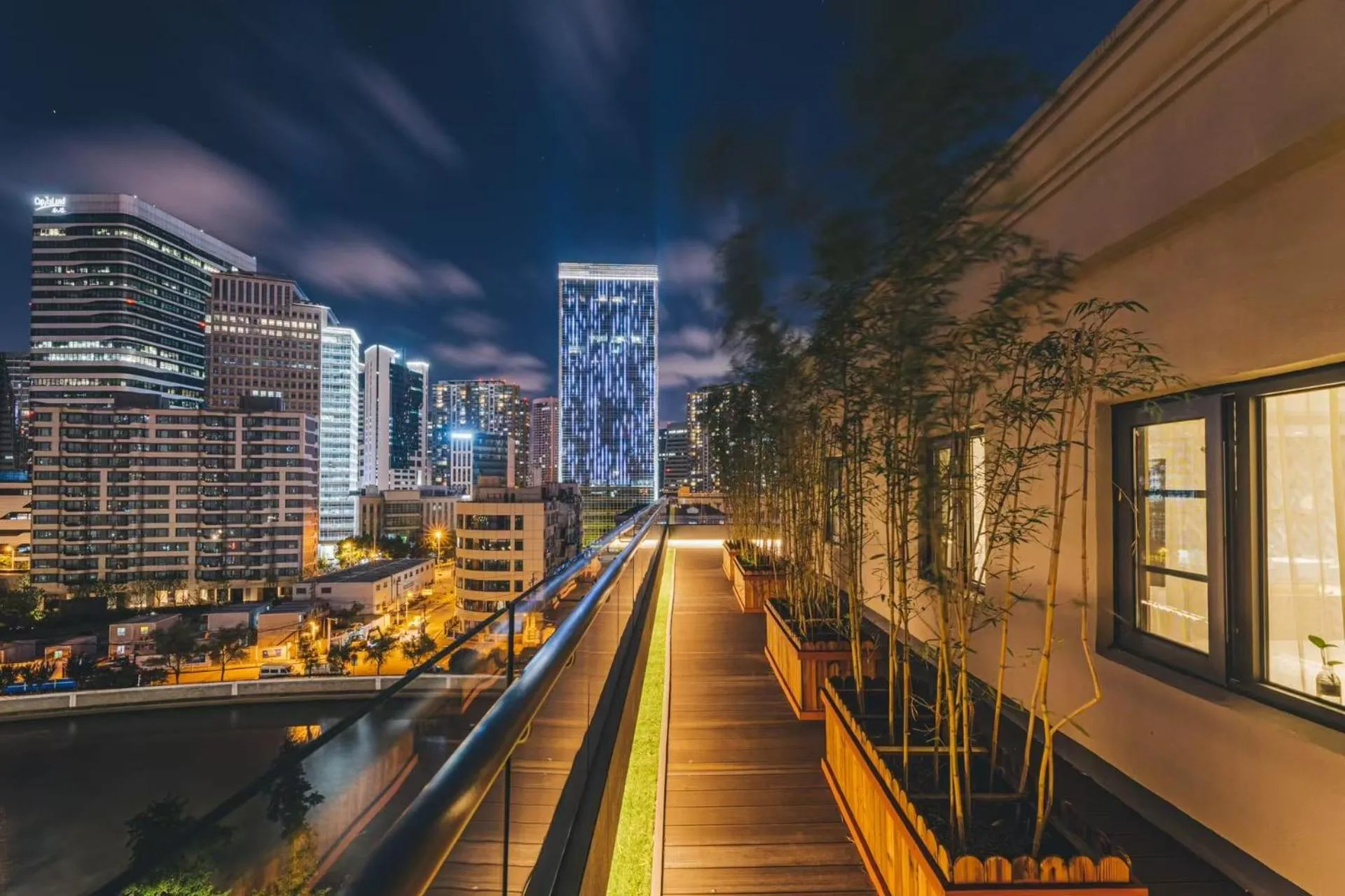 Property building in Atour Light Hotel Shanghai Jing'an Natural History Museum, Suzhou River Bank