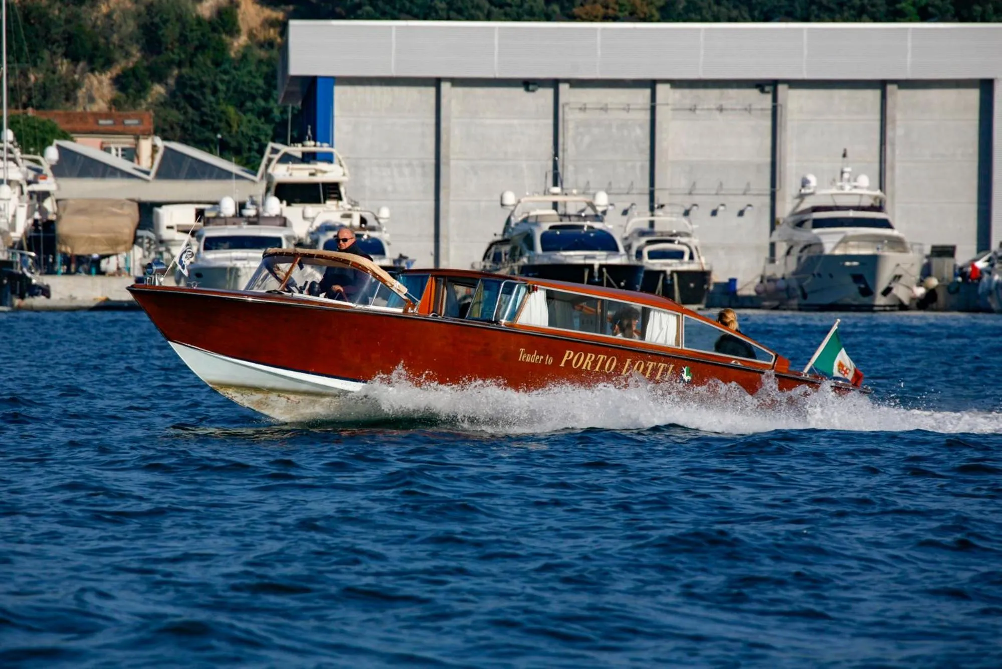 shuttle in Porto Lotti Suite Hotel