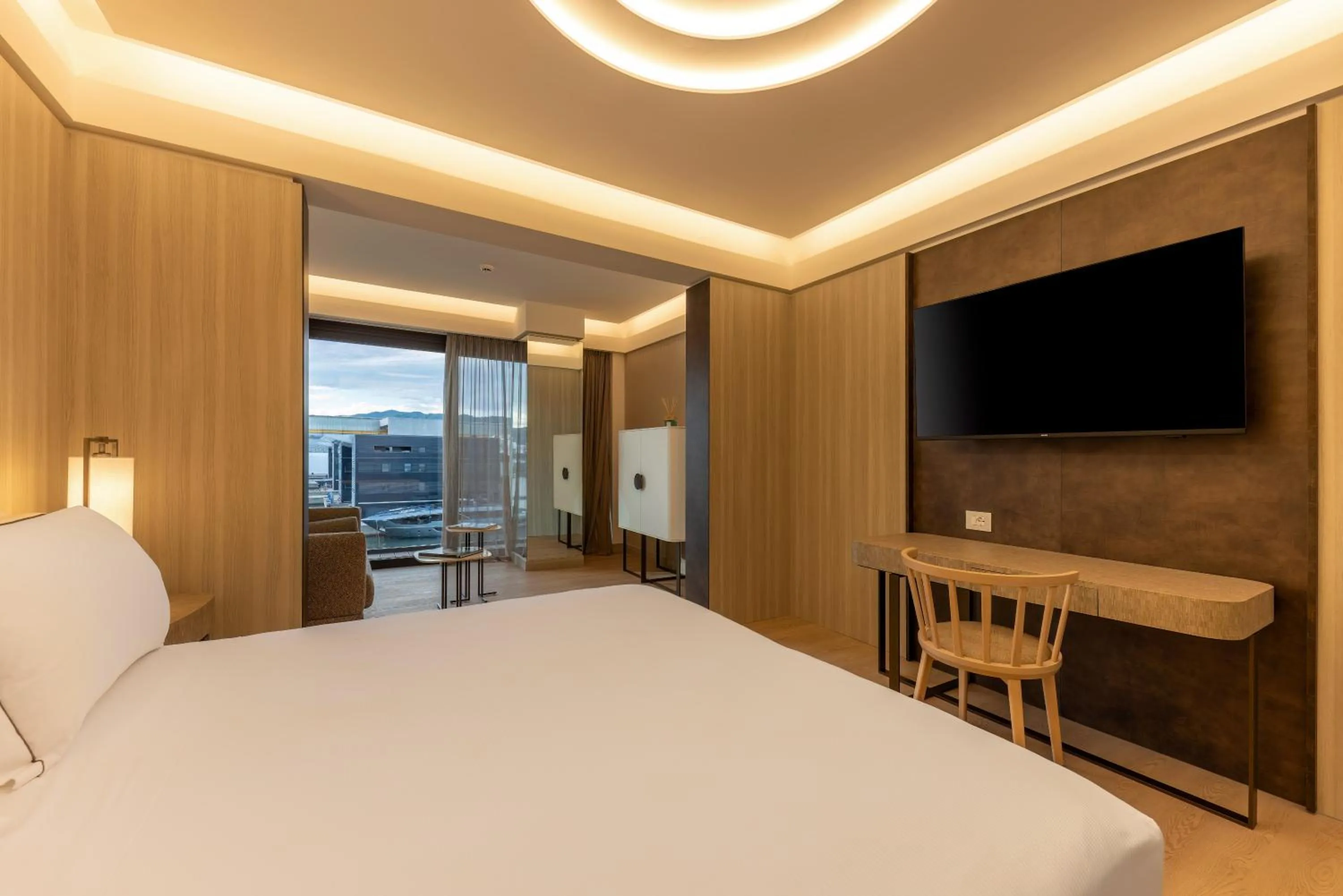 Bed in Porto Lotti Suite Hotel