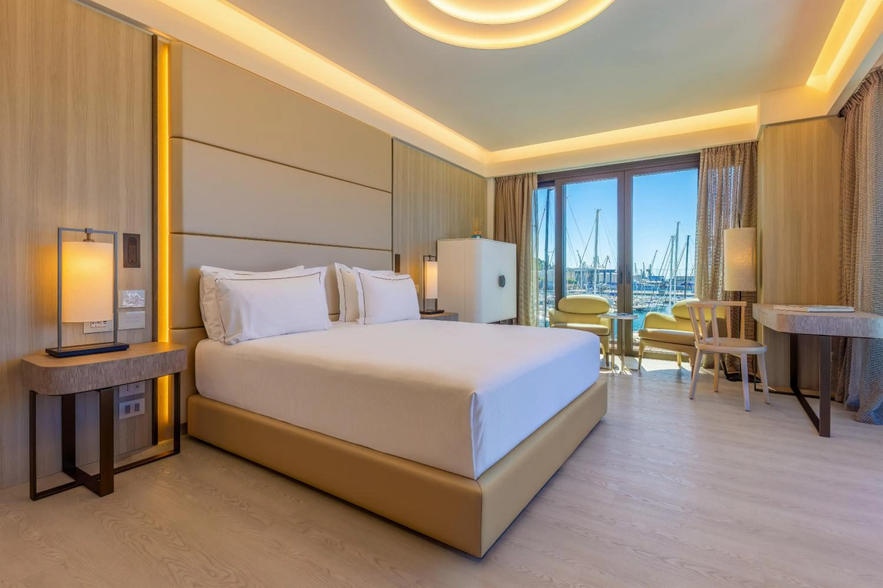 Bed in Porto Lotti Suite Hotel