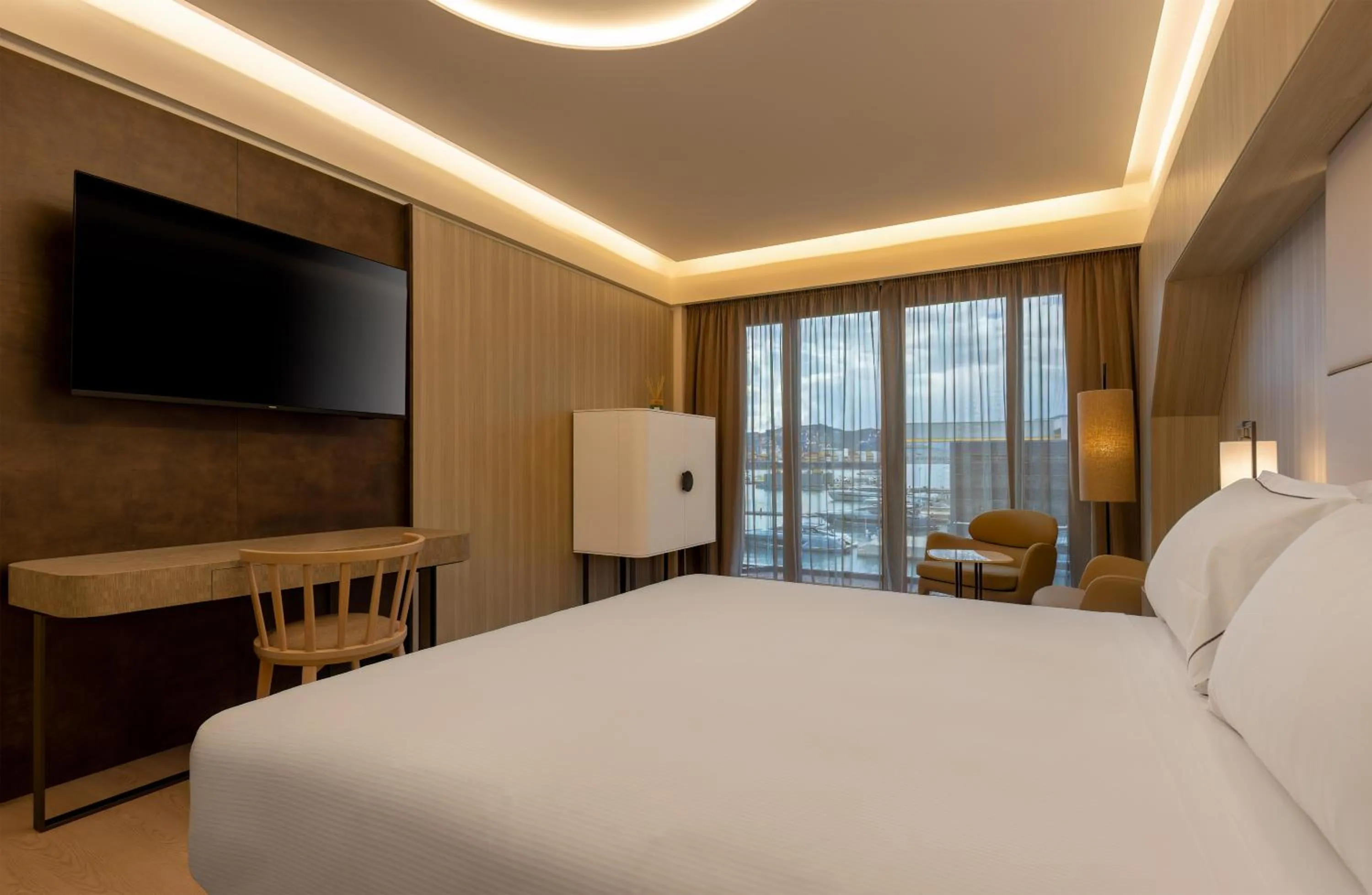 Bed in Porto Lotti Suite Hotel