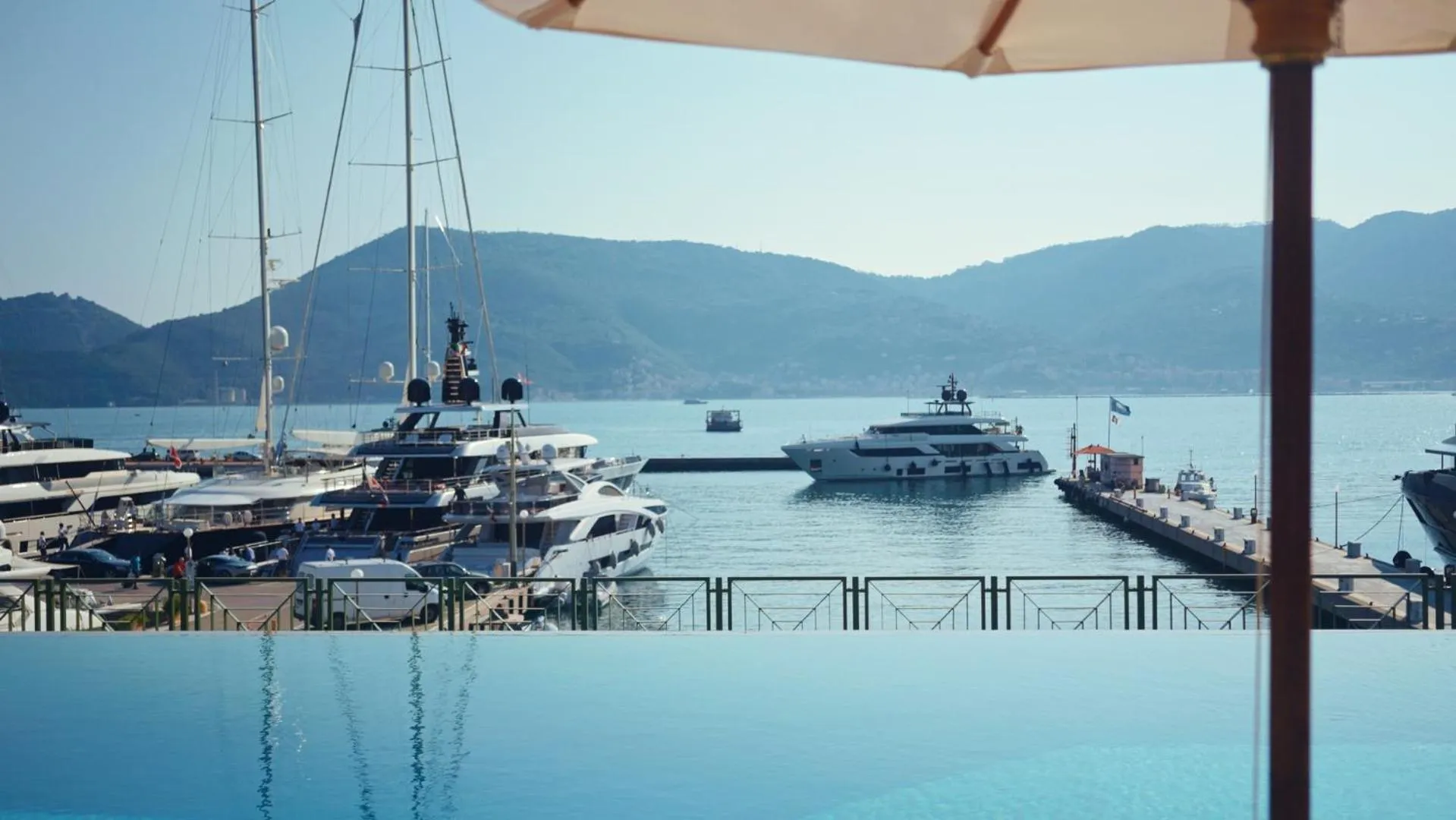 Swimming pool in Porto Lotti Suite Hotel