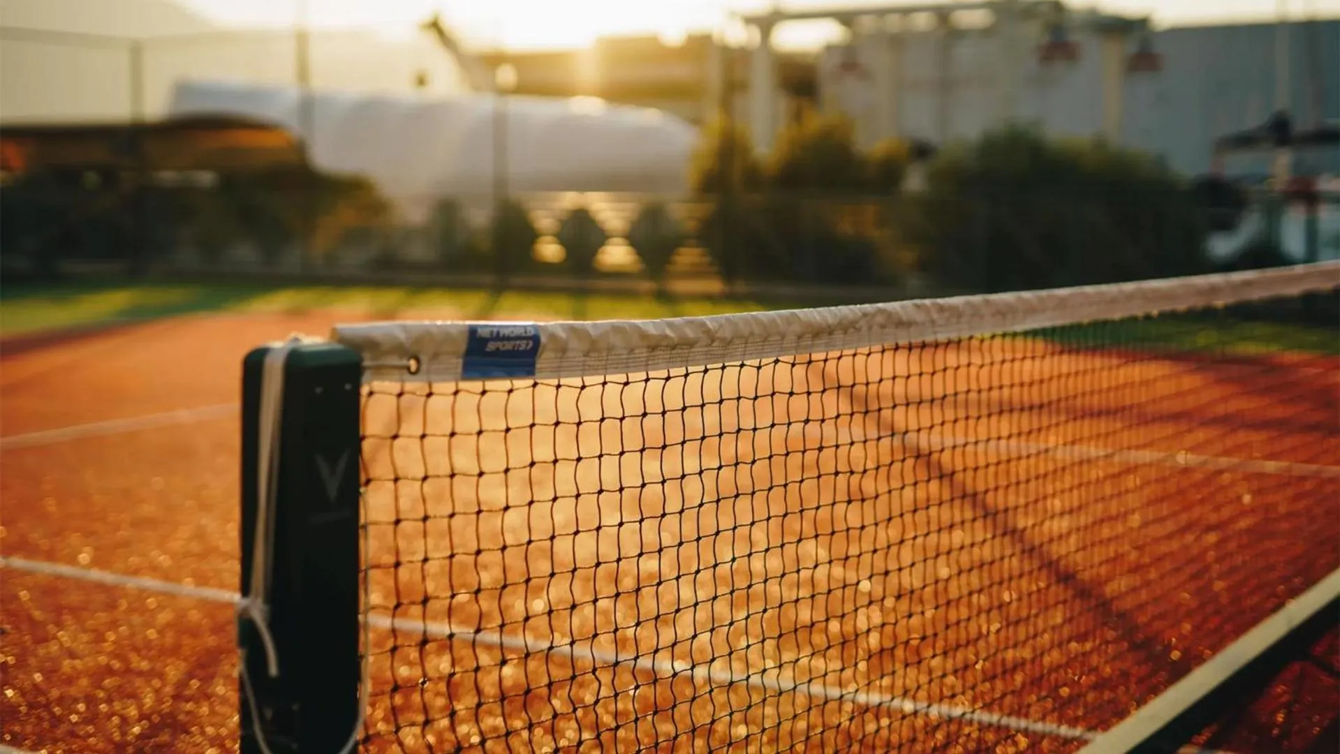 Tennis court in Porto Lotti Suite Hotel
