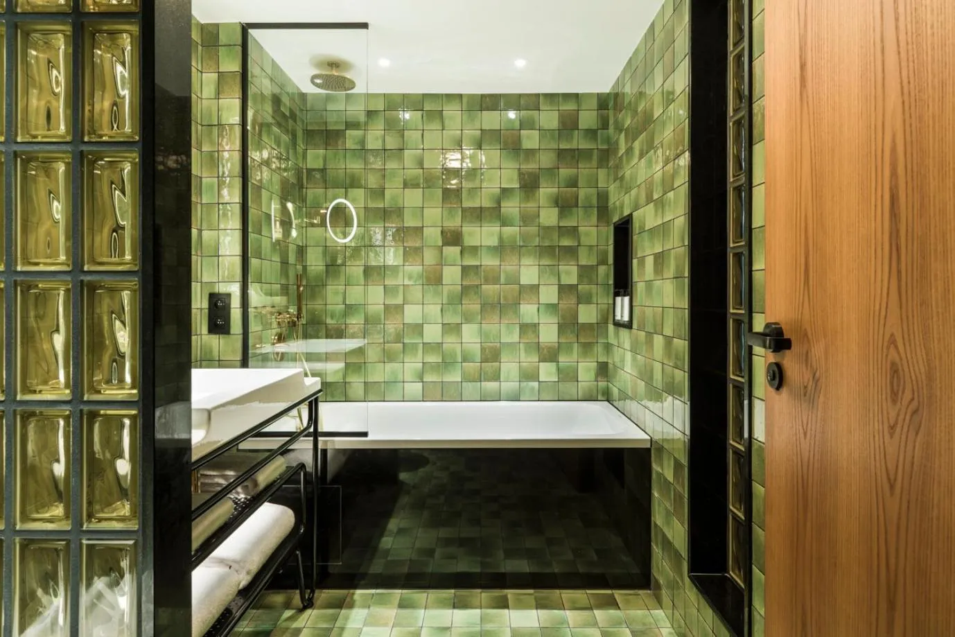 Bathroom, Bed in La Fondation