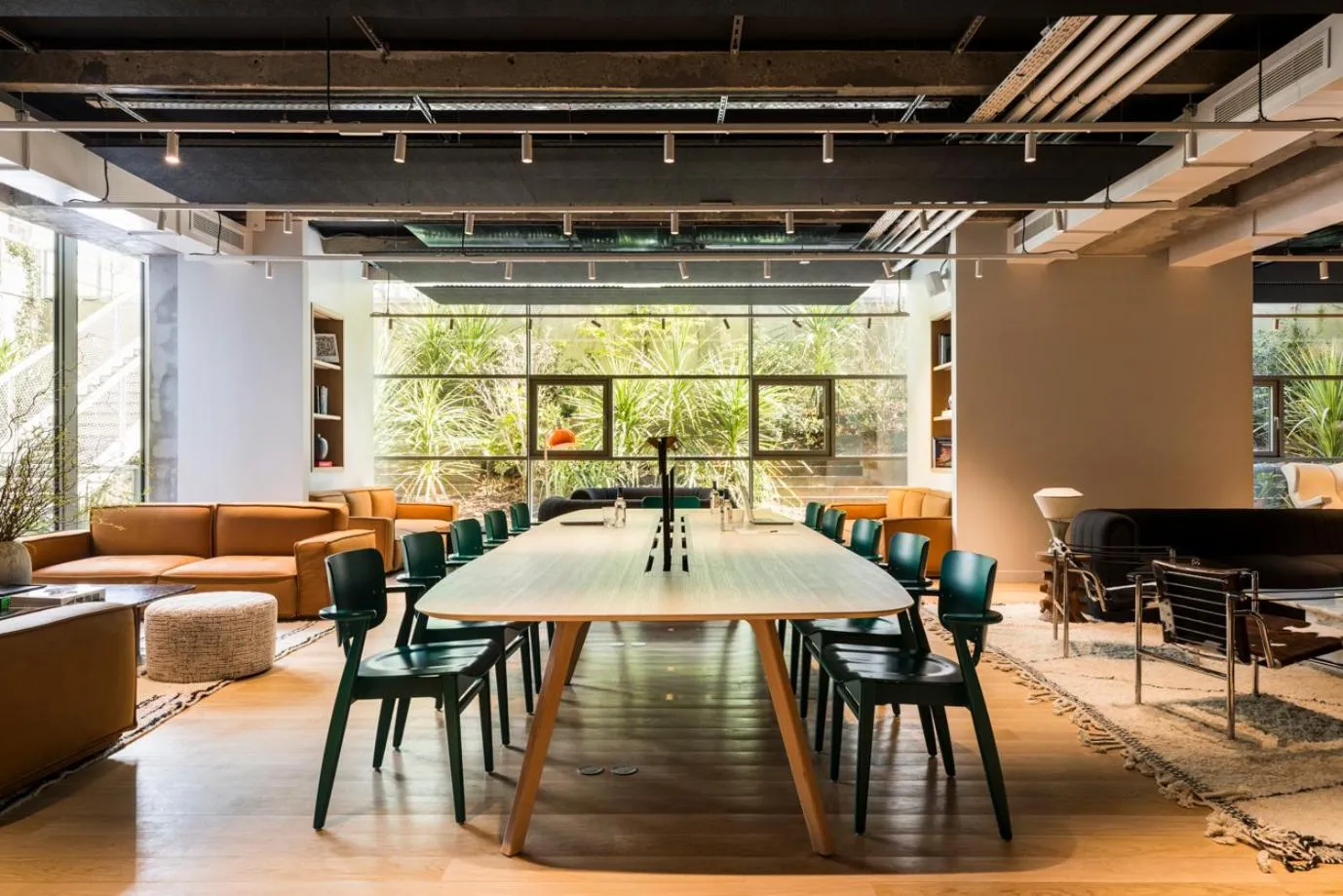 Business facilities in La Fondation