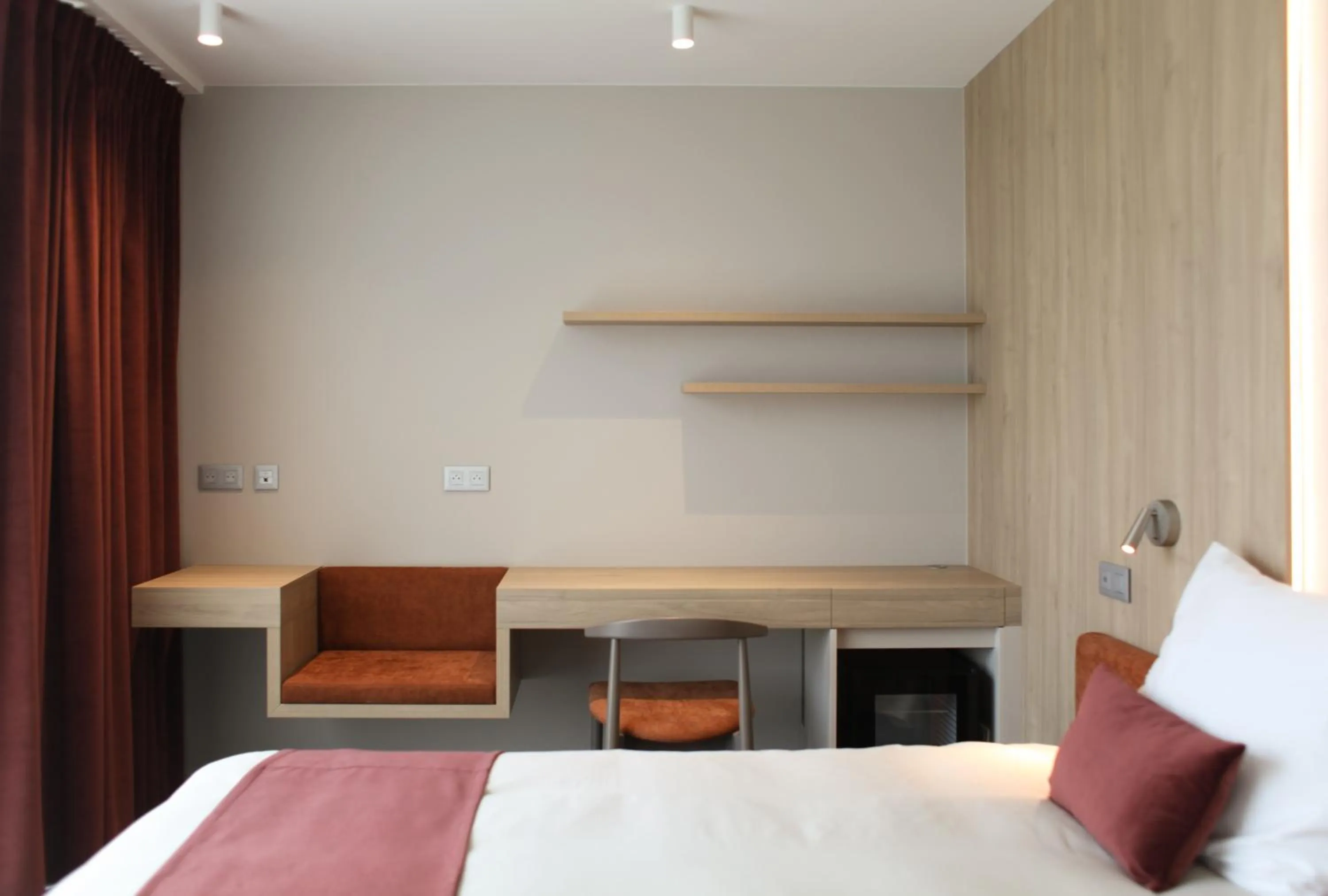 Bedroom, Bed in Hôtel Les Fines Gueules