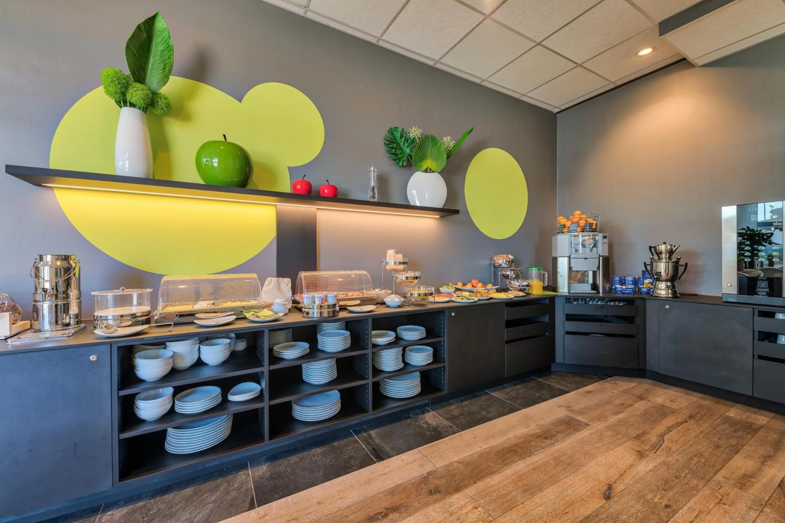 Buffet breakfast in Economy-Hotel