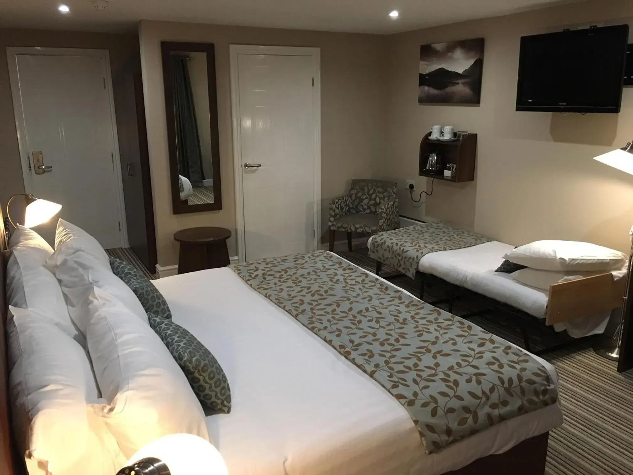 Family Room (2 Adults + 1 Child) in Twin Oaks Hotel Family Room (2 Adults + 1 Child) in Twin Oaks Hotel