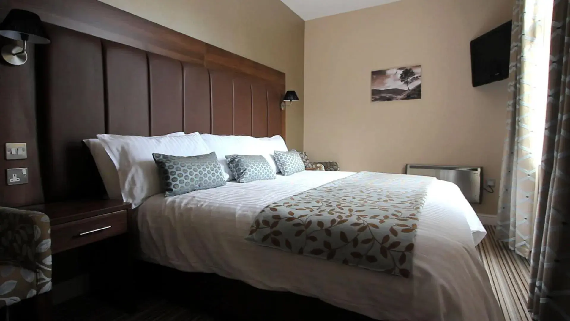 Suite in Twin Oaks Hotel Suite in Twin Oaks Hotel