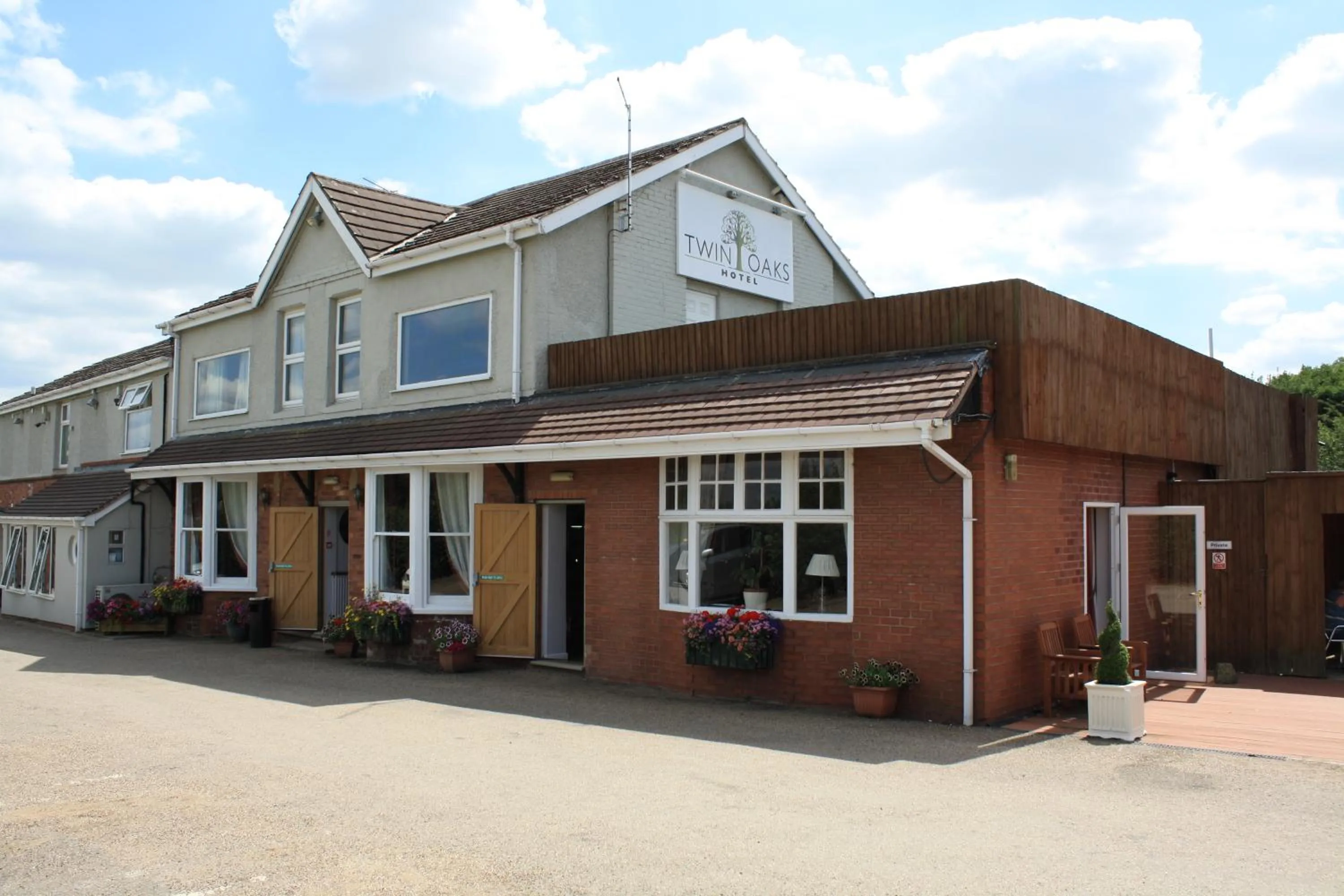 Property building in Twin Oaks Hotel