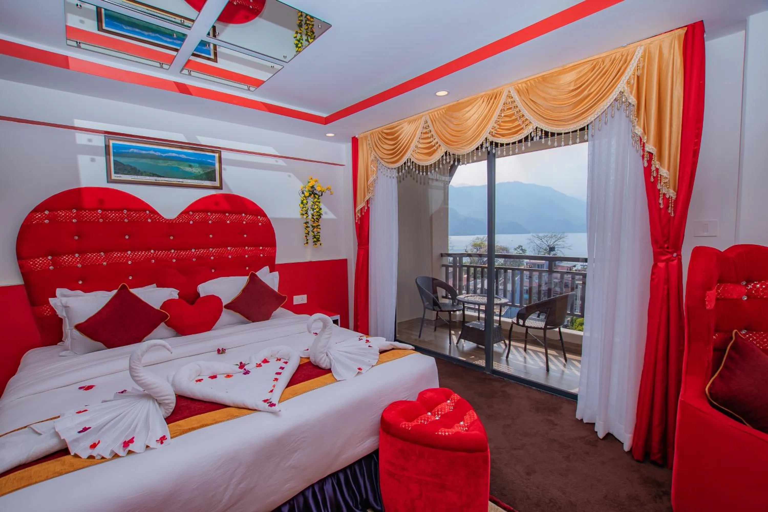 Bed in Hotel Pokhara Village & SPA