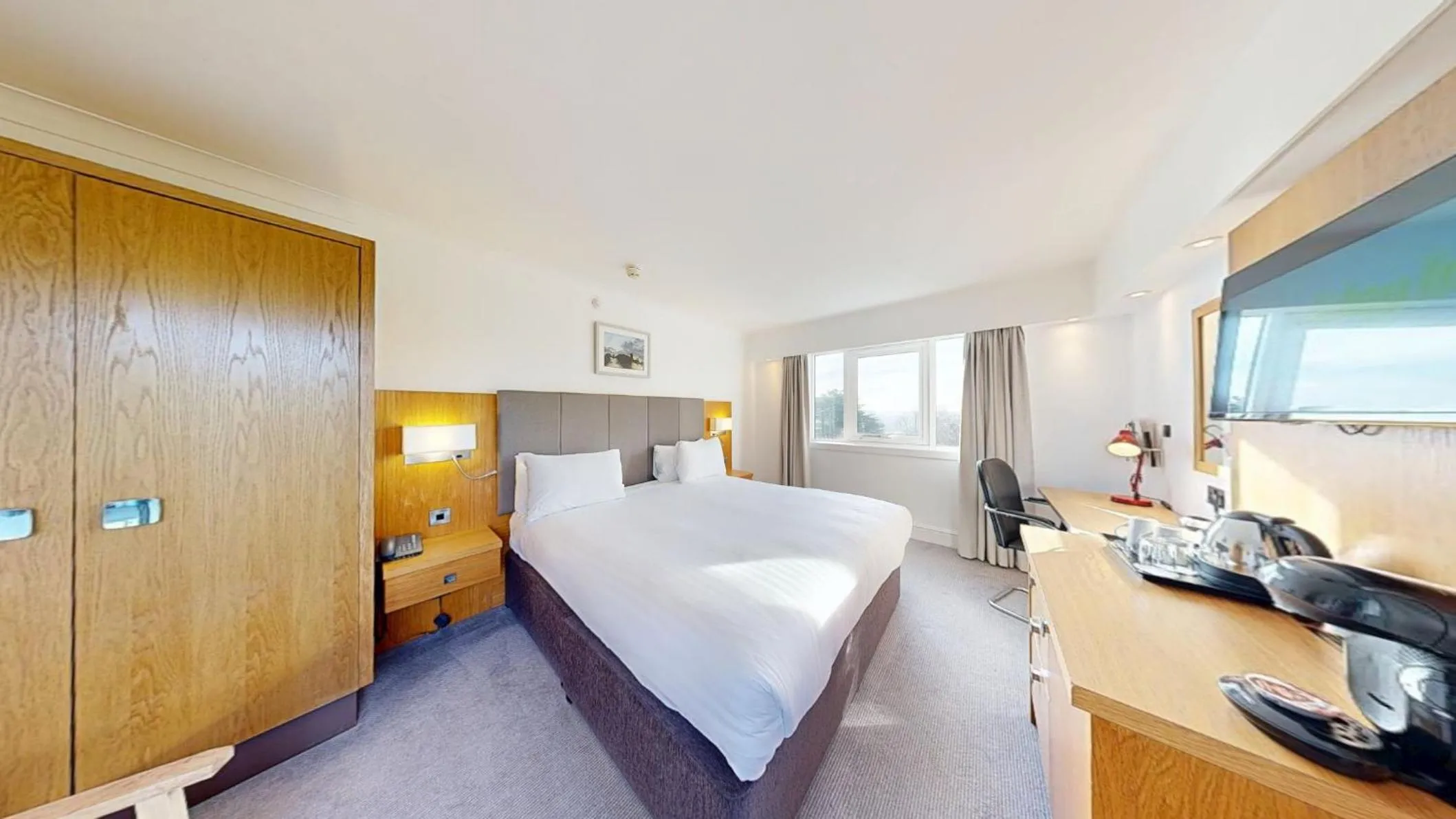 Photo of the whole room, Bed in Holiday Inn Kenilworth - Warwick by IHG