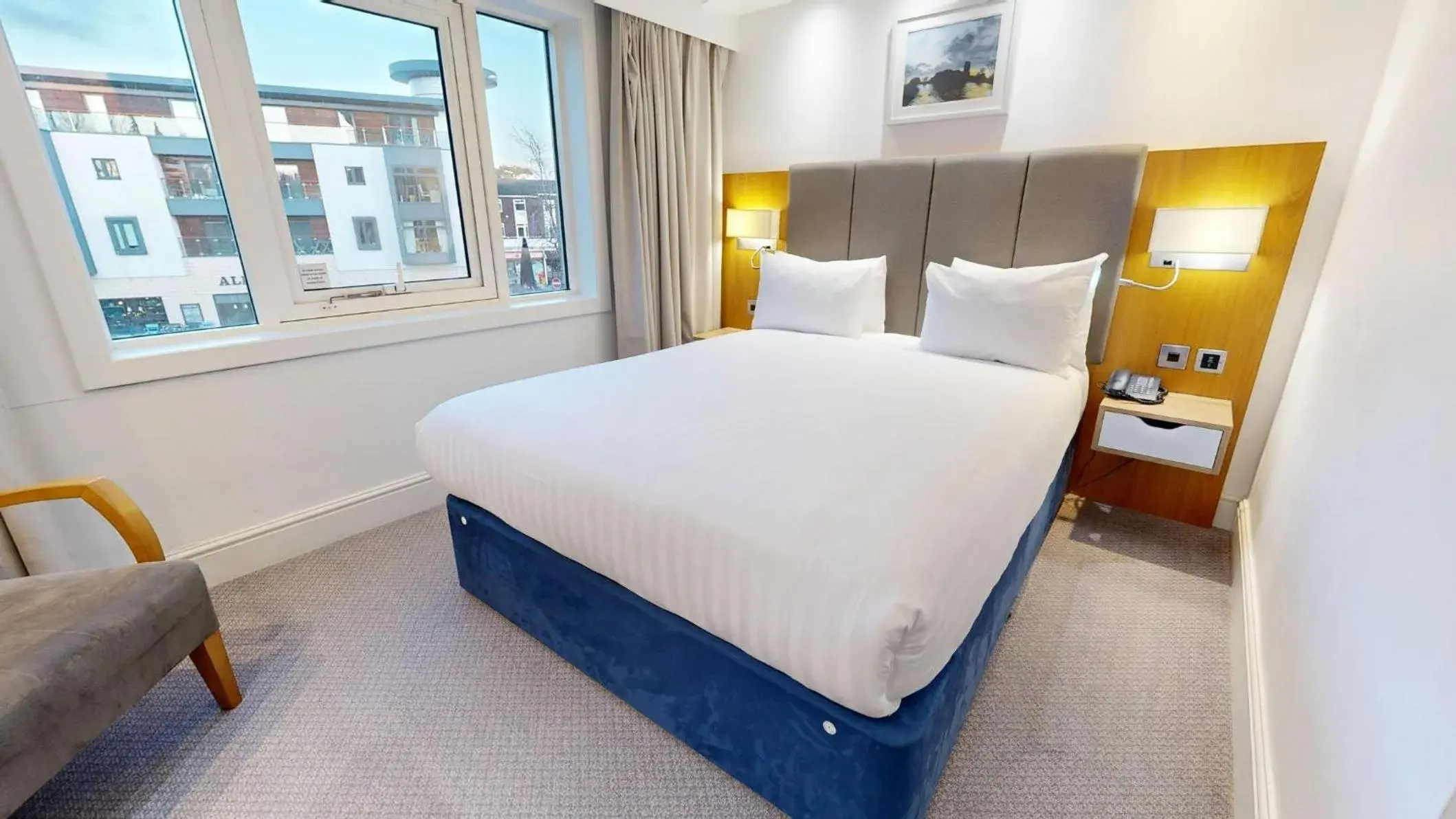 Photo of the whole room, Bed in Holiday Inn Kenilworth - Warwick by IHG Photo of the whole room, Bed in Holiday Inn Kenilworth - Warwick by IHG