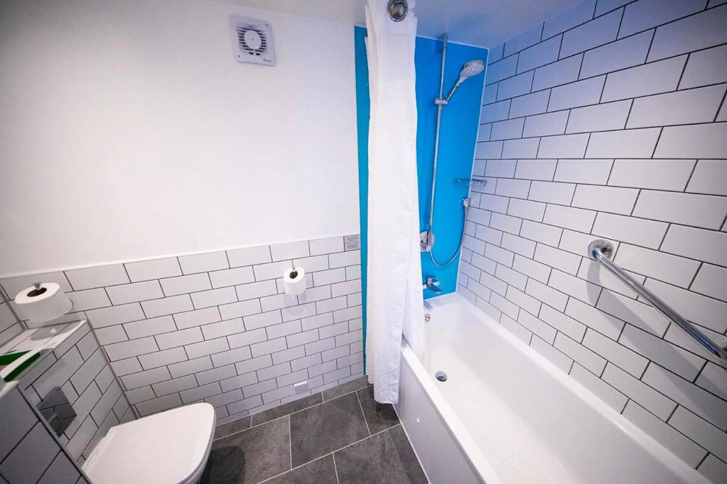 Bathroom in Holiday Inn Kenilworth - Warwick by IHG