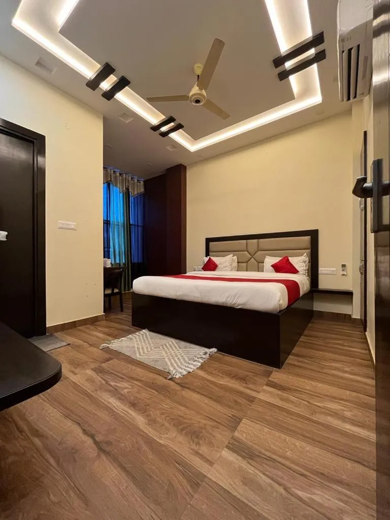 Photo of the whole room in Hotel Mayur Palace