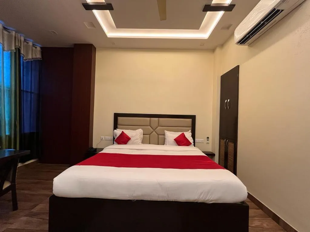 Photo of the whole room in Hotel Mayur Palace