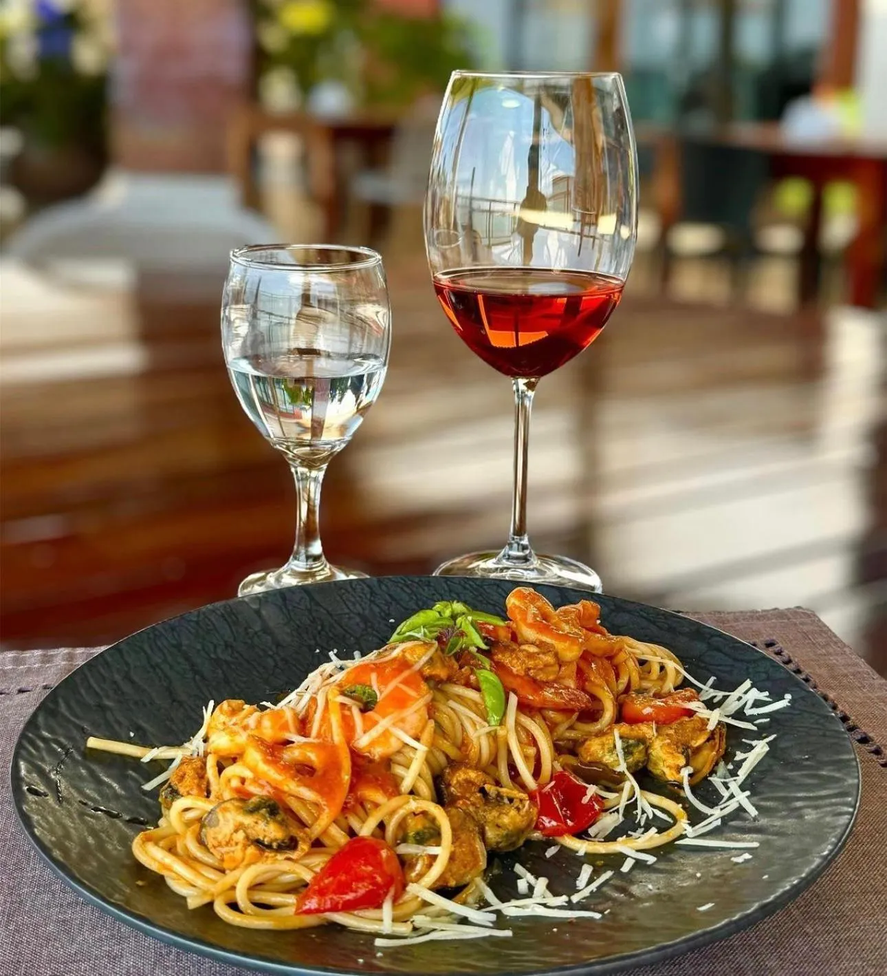 Restaurant/places to eat in Iate Plaza Hotel