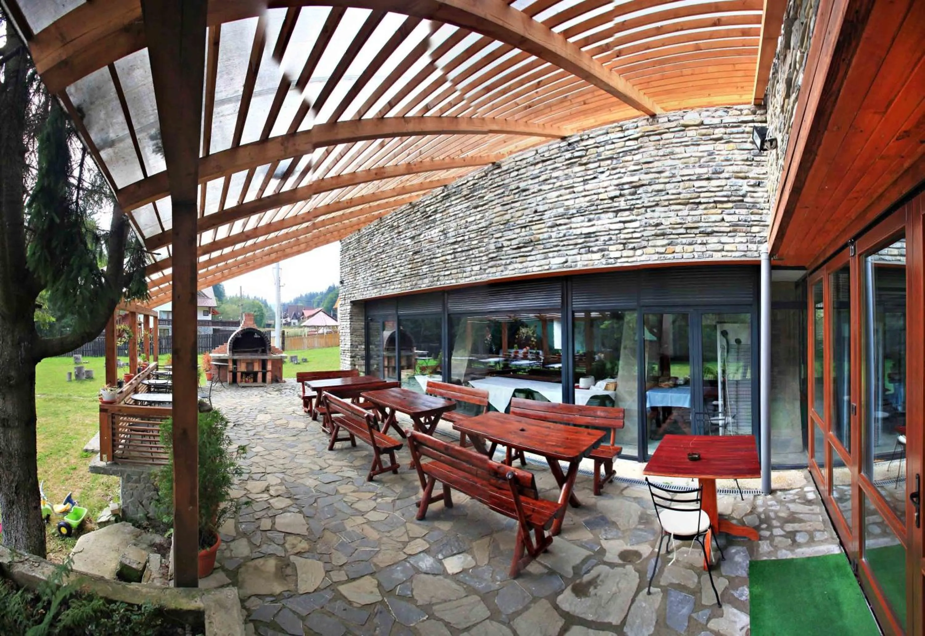 Patio in Pensiunea Rasnoava
